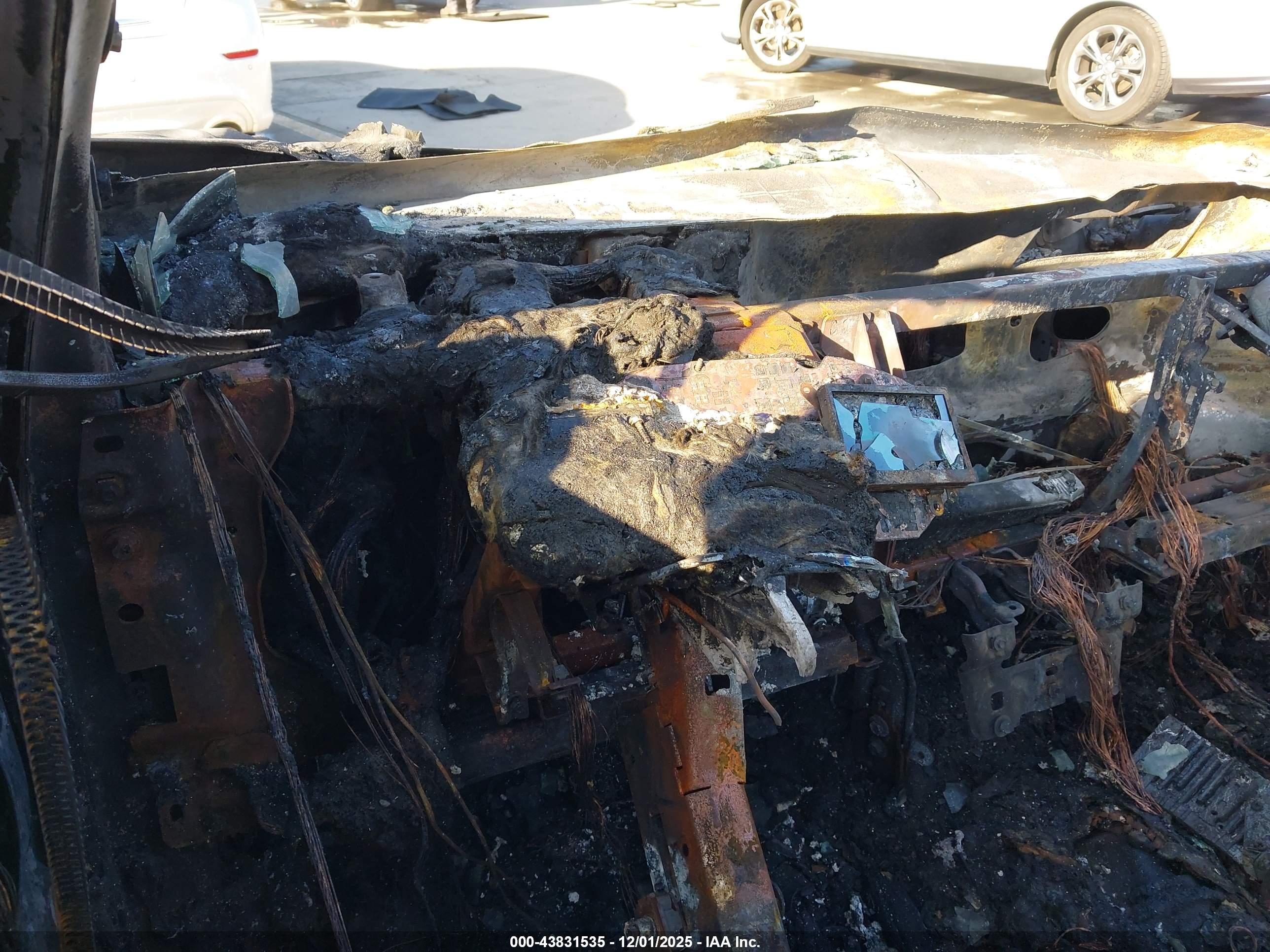 FORD FUSION image 7