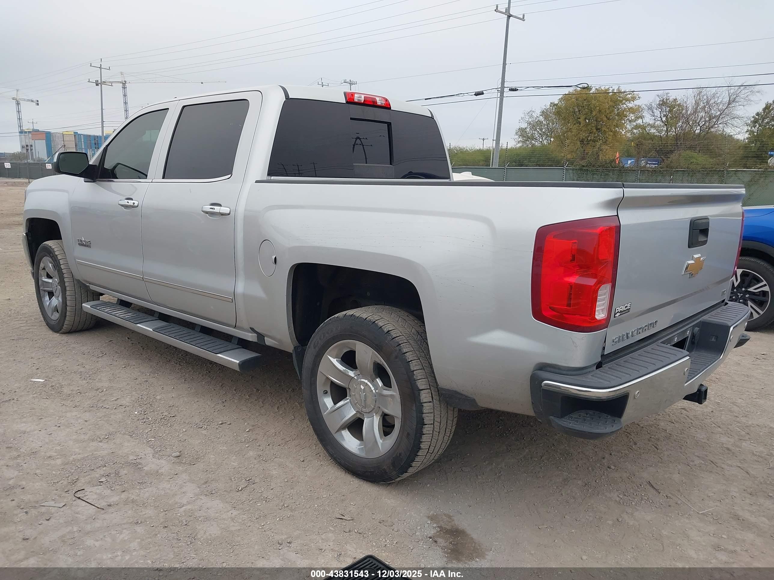 CHEVROLET SILVERADO image 3