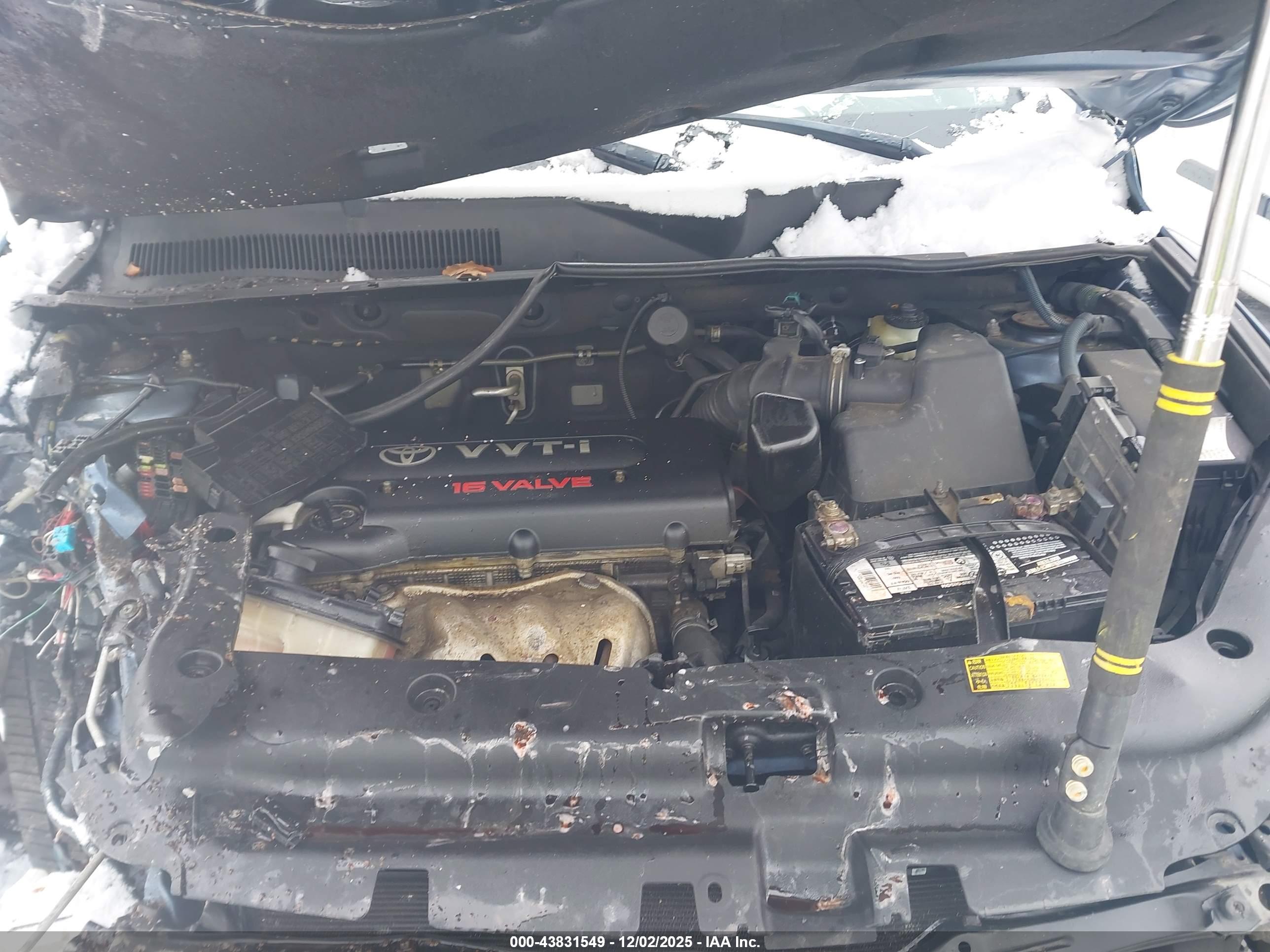 TOYOTA RAV4 image 10