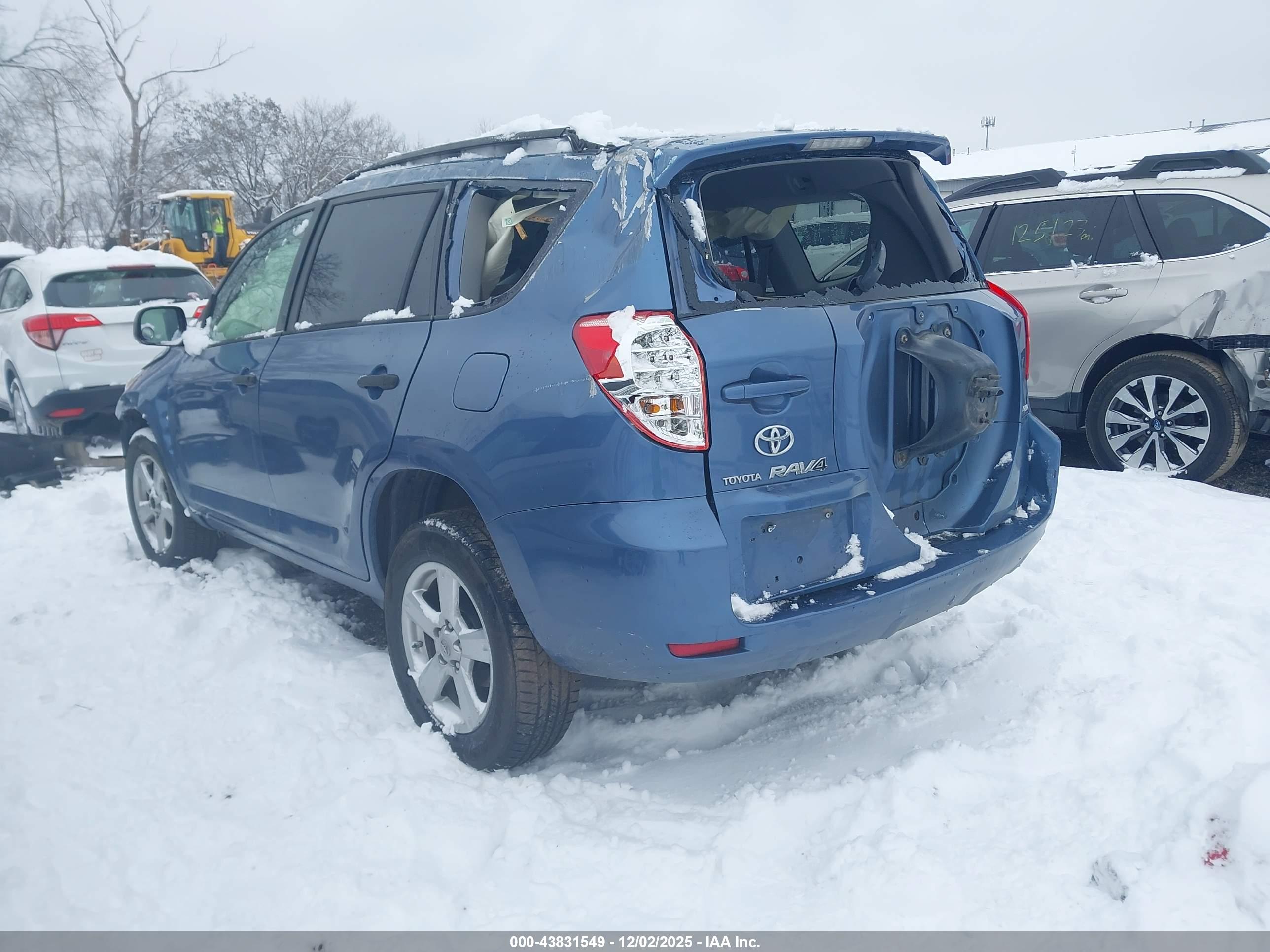 TOYOTA RAV4 image 3