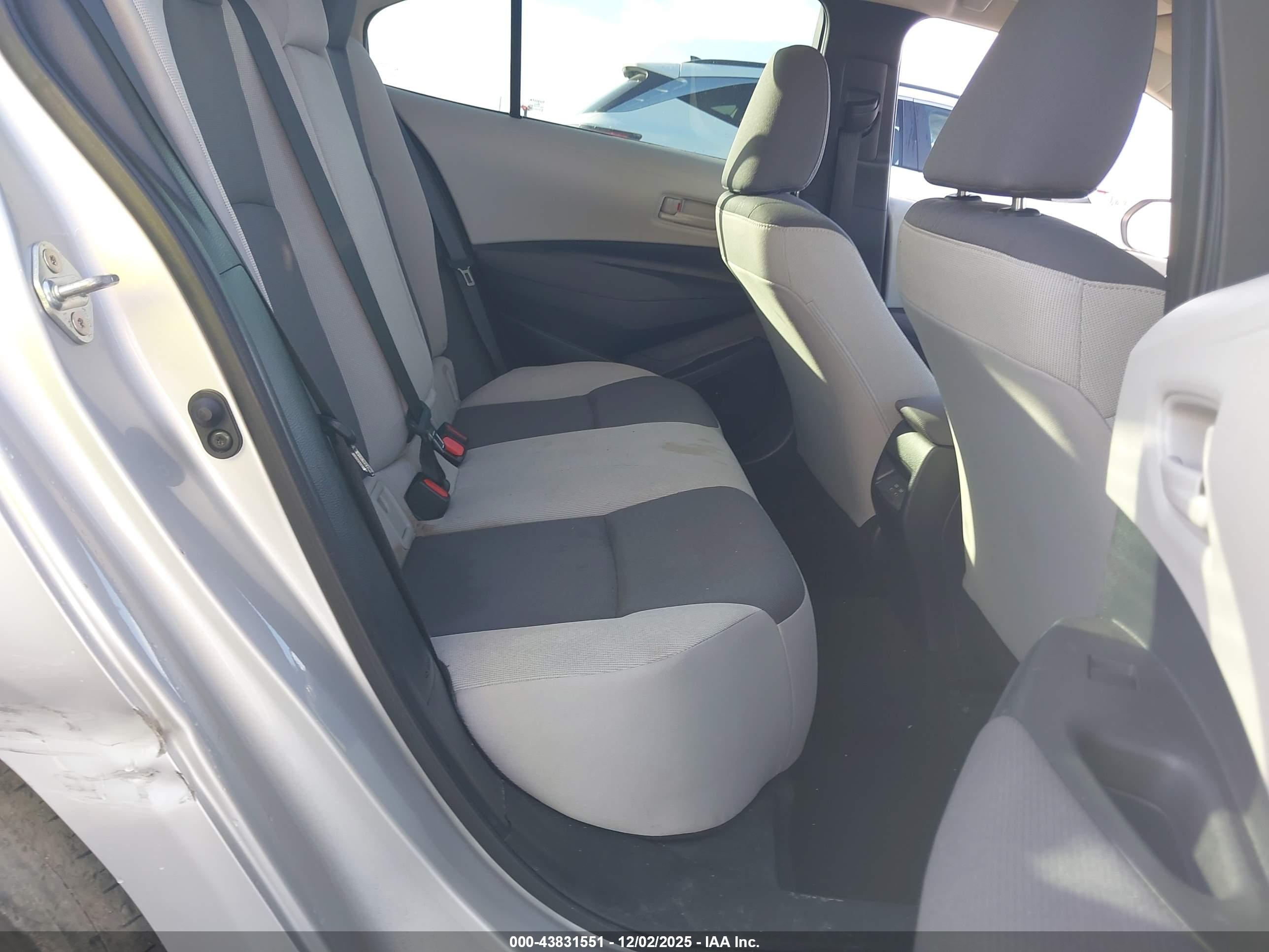 TOYOTA COROLLA image 8