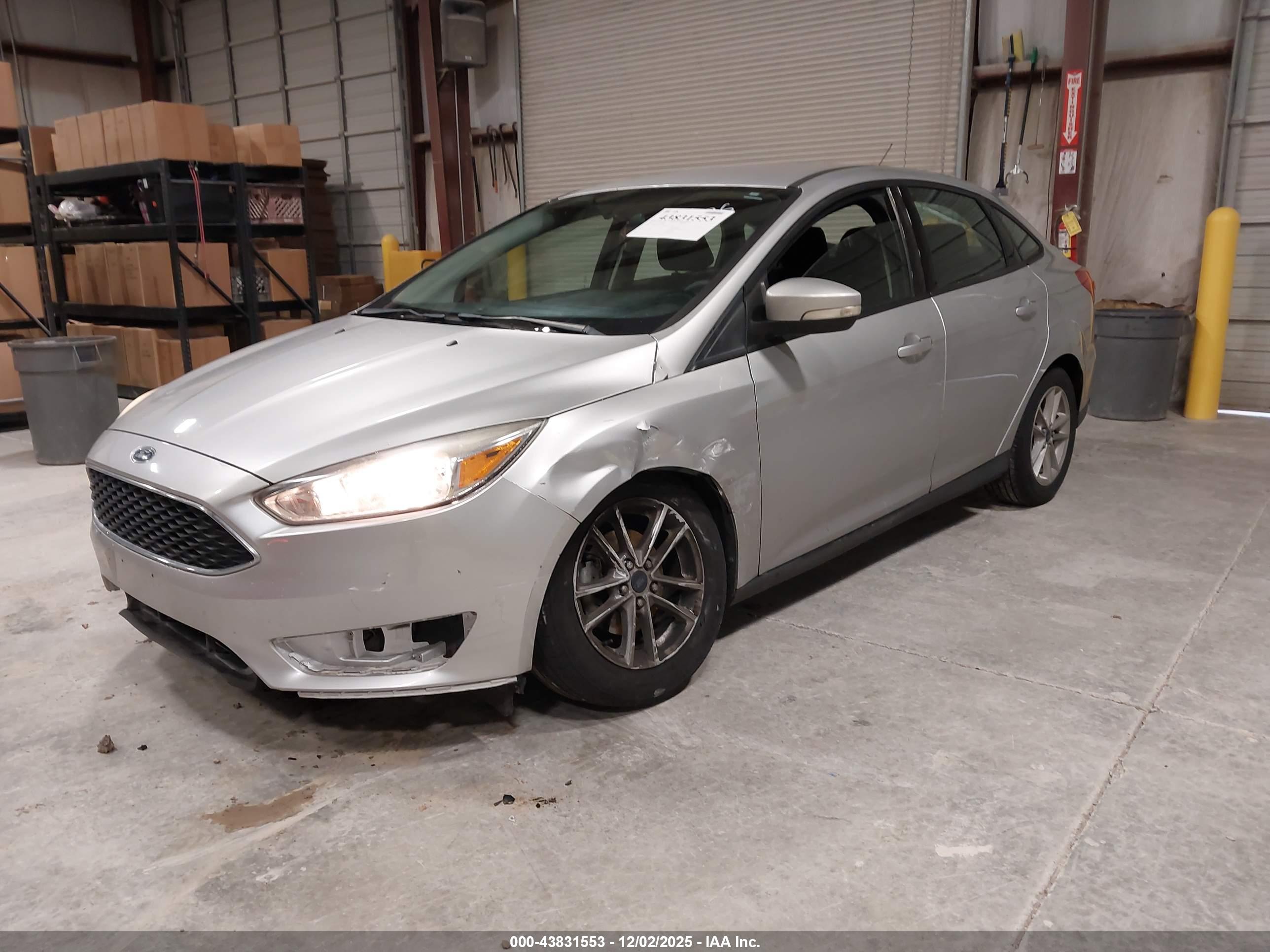 FORD FOCUS image 2
