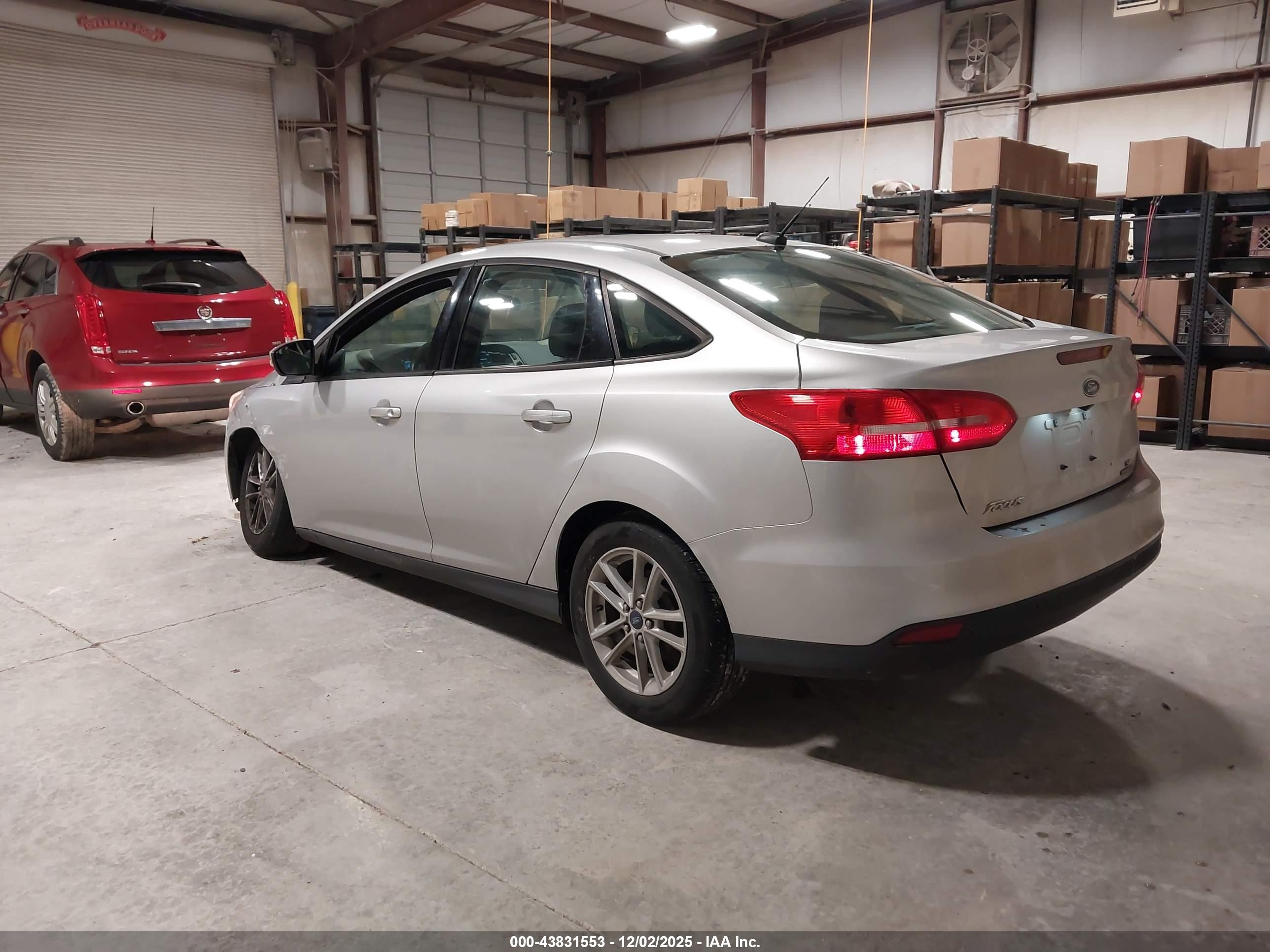 FORD FOCUS image 3