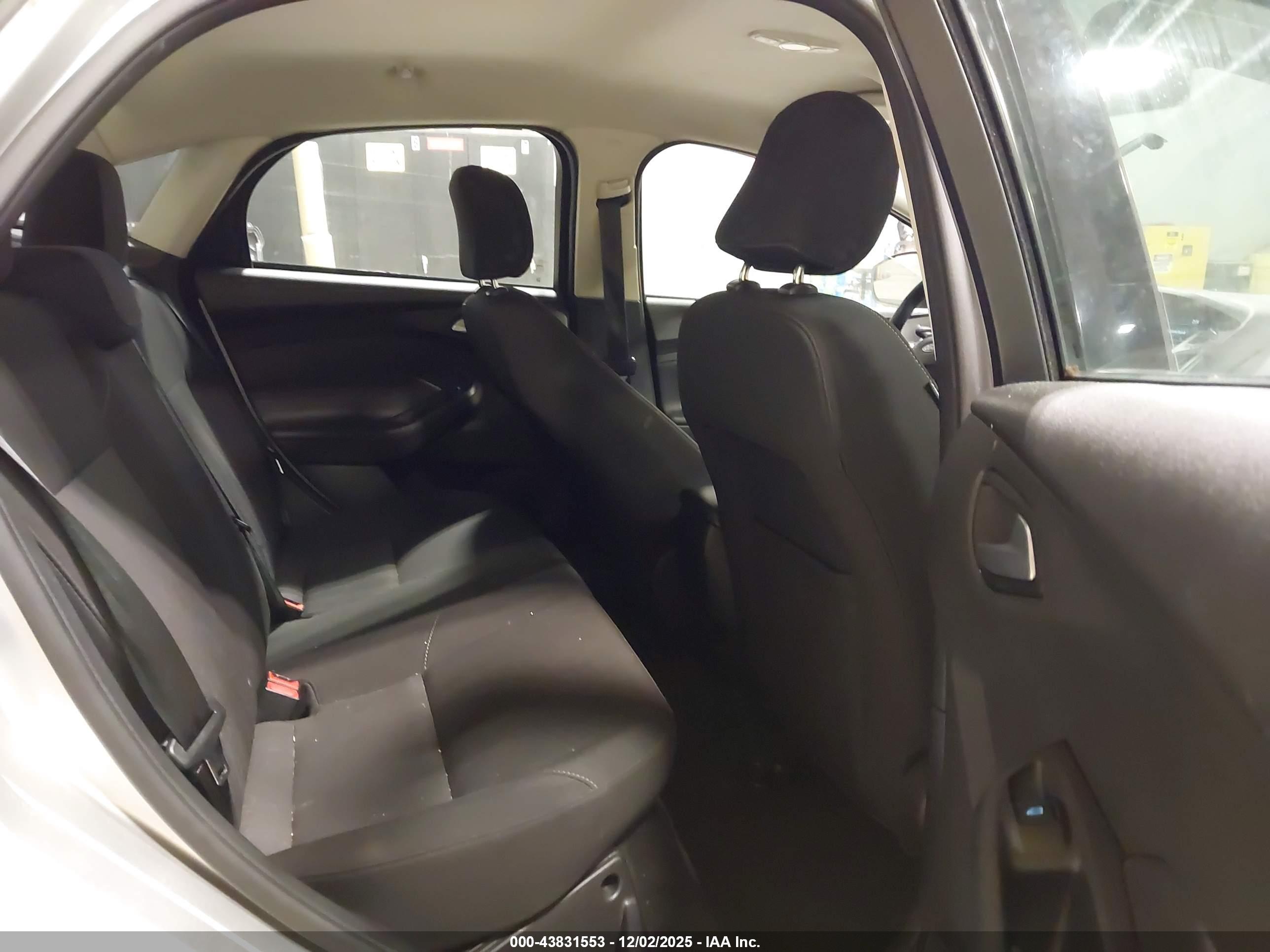FORD FOCUS image 8
