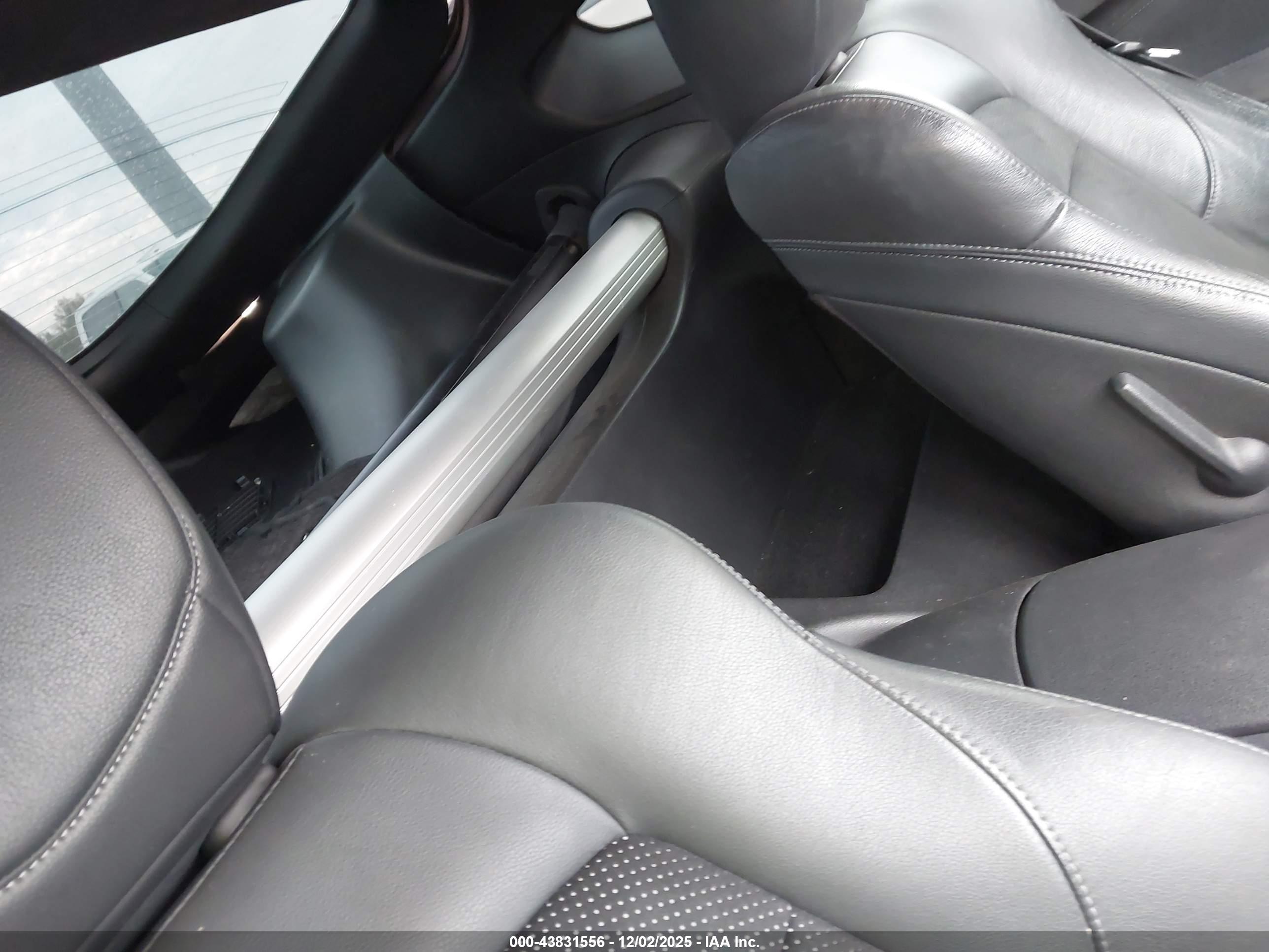 NISSAN 370Z image 8