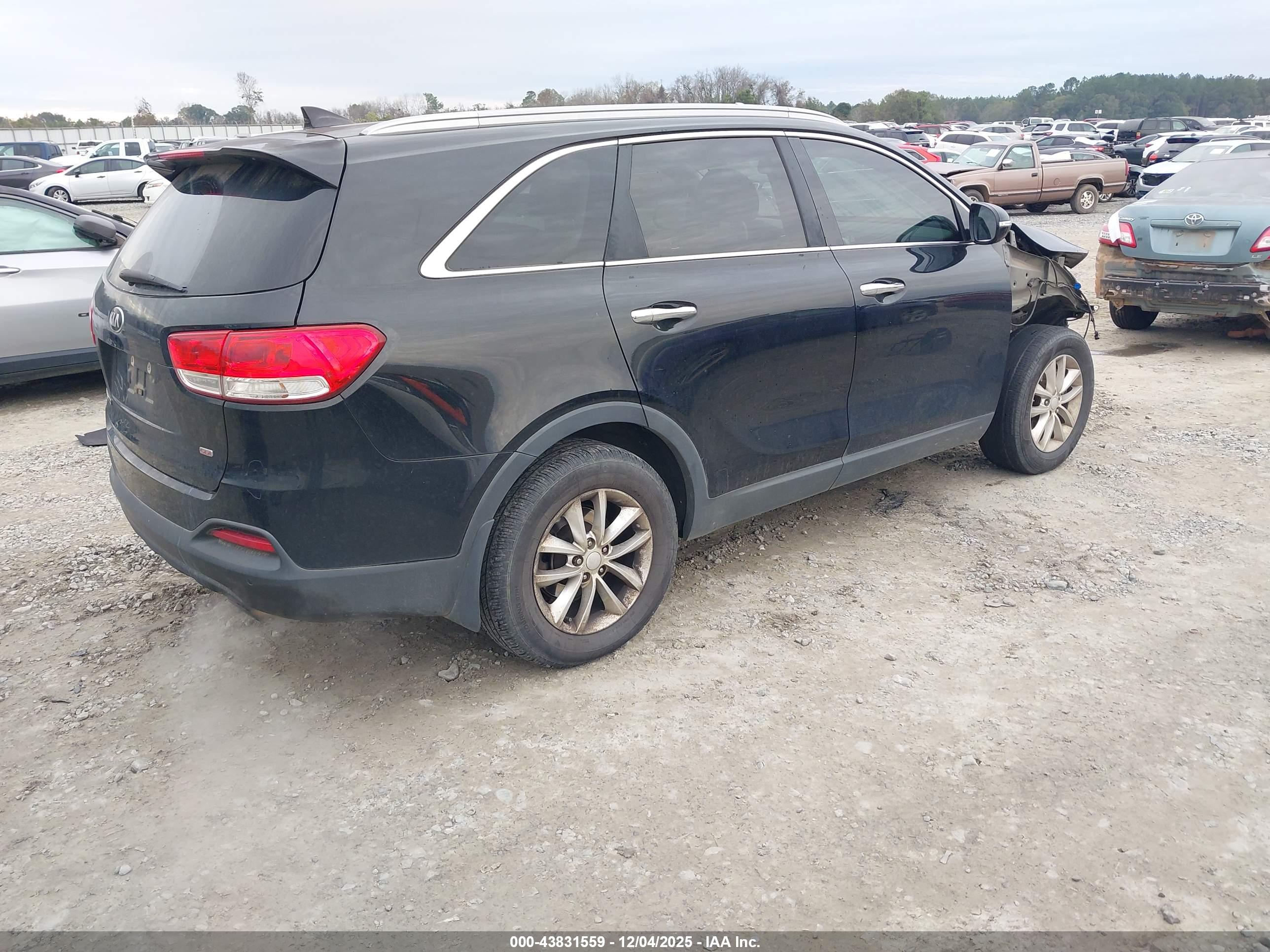KIA SORENTO image 4