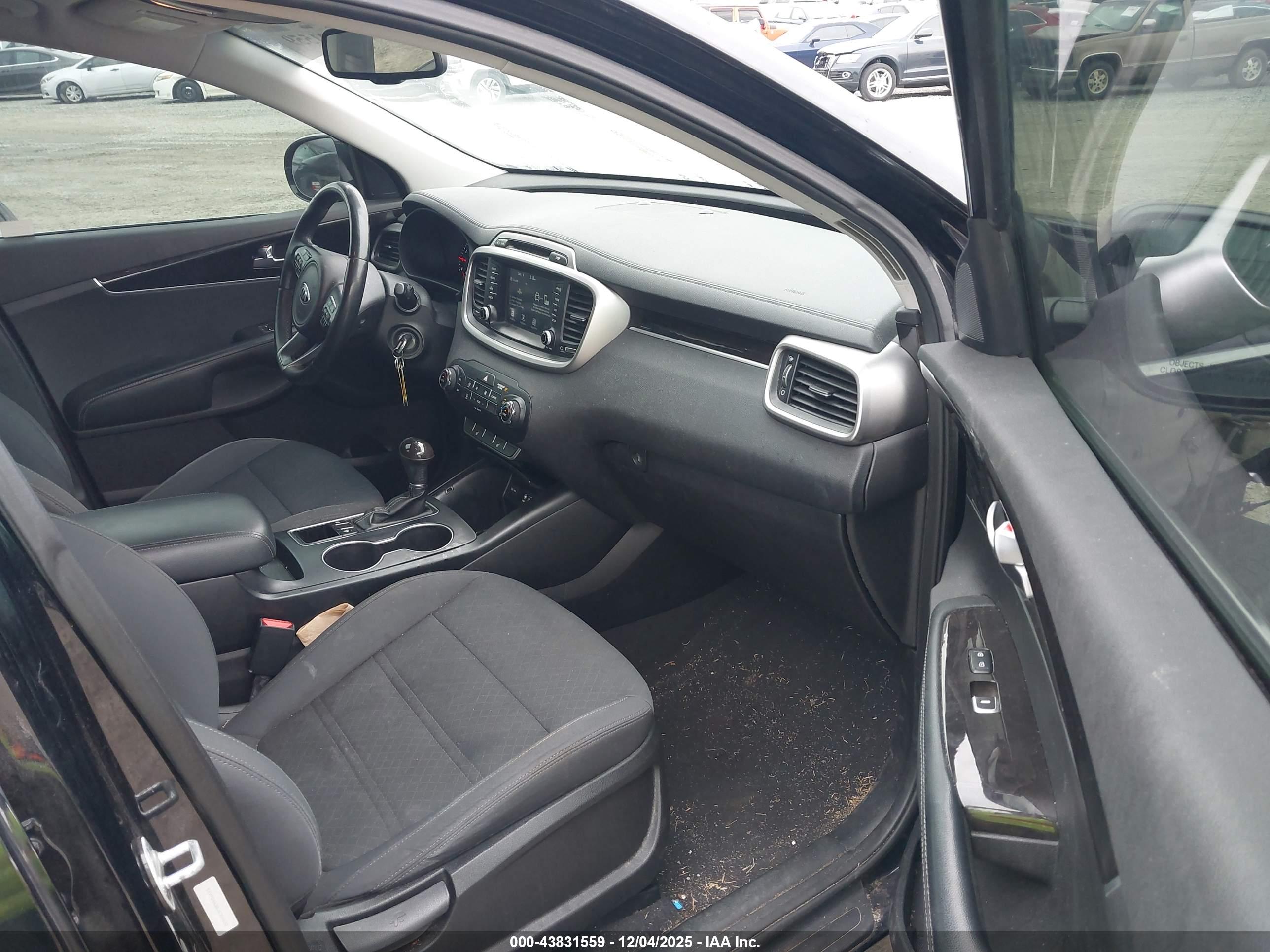 KIA SORENTO image 5