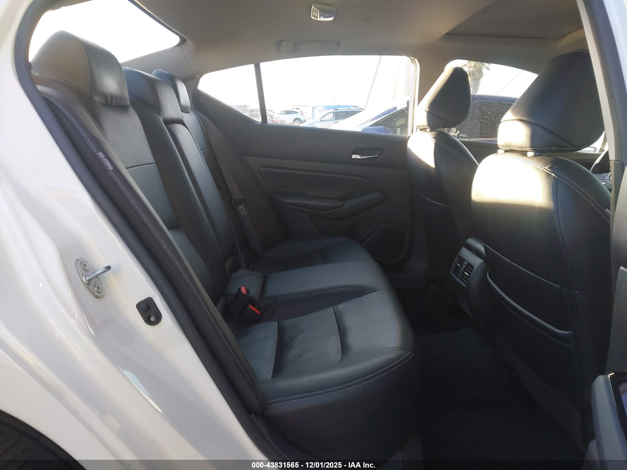 NISSAN ALTIMA image 8