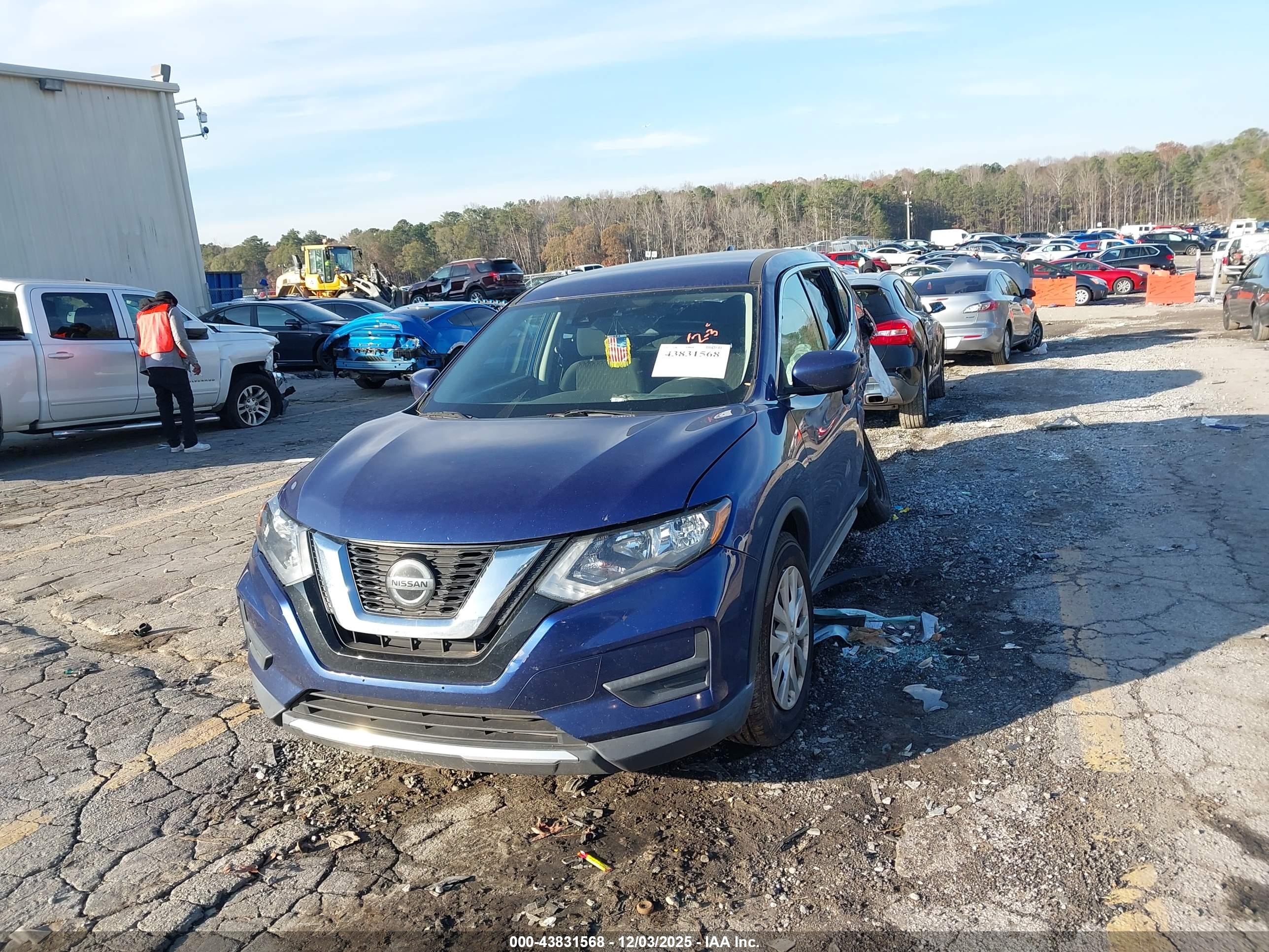 NISSAN ROGUE image 2