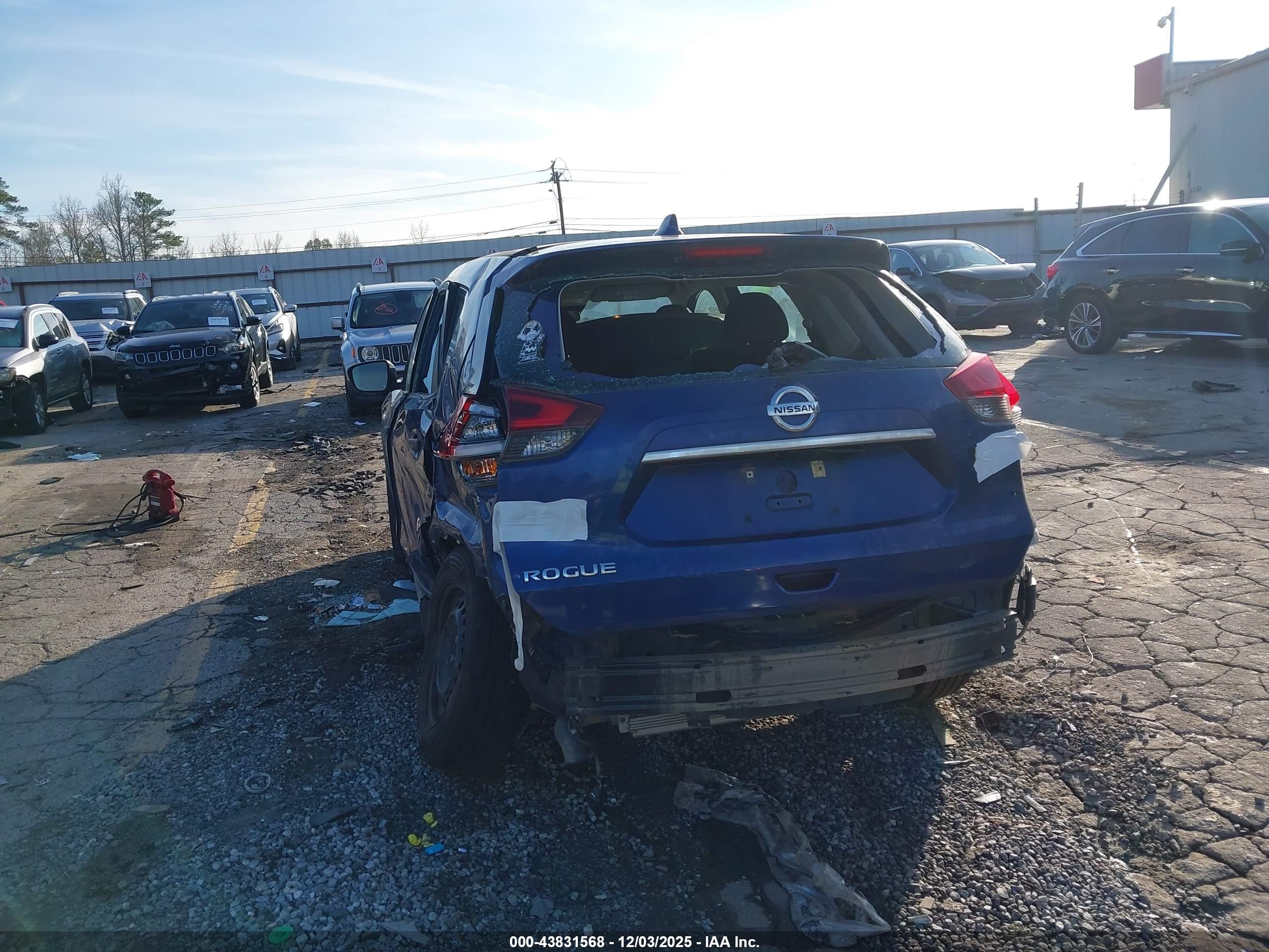 NISSAN ROGUE image 3