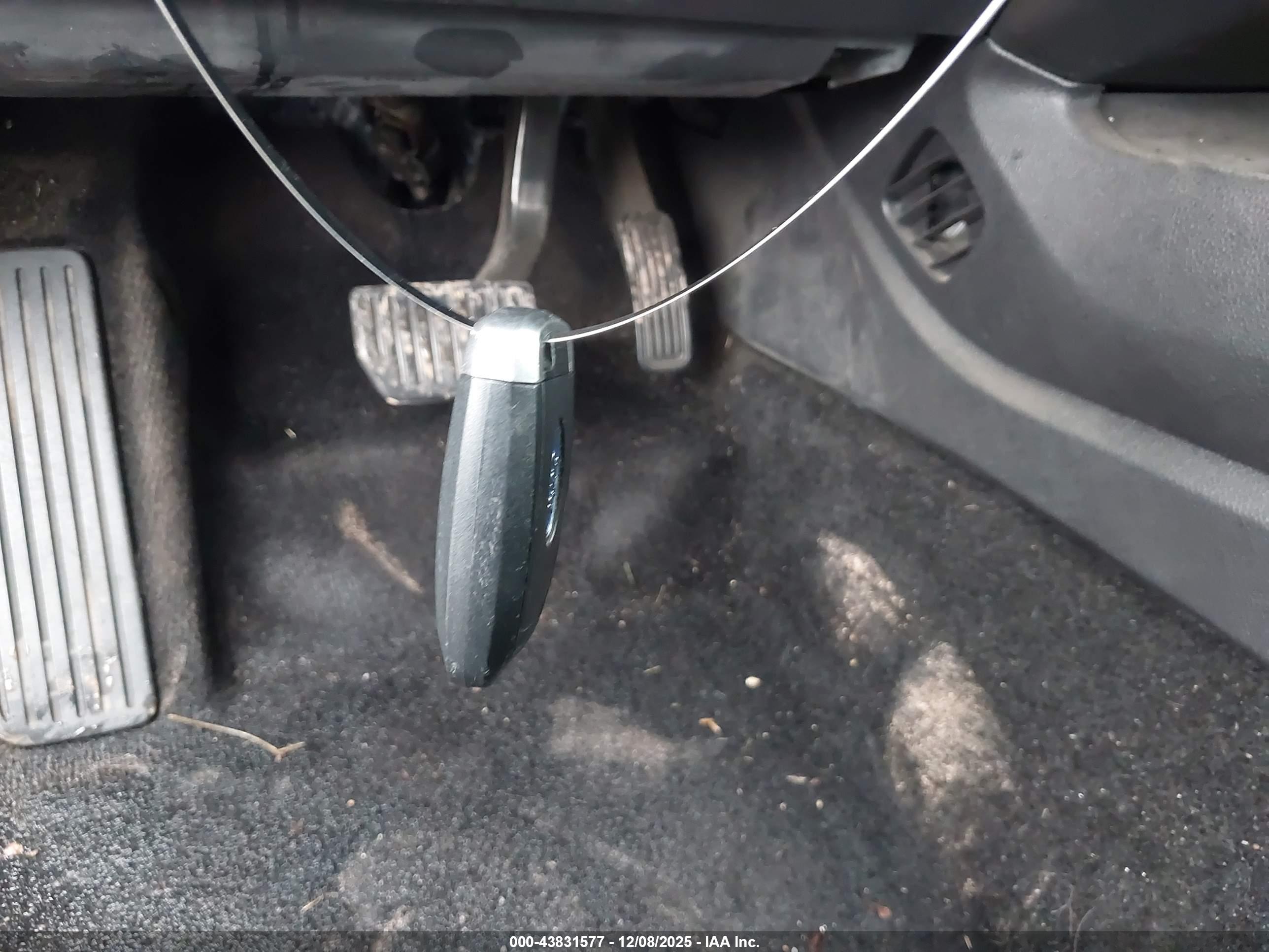 FORD FUSION image 11
