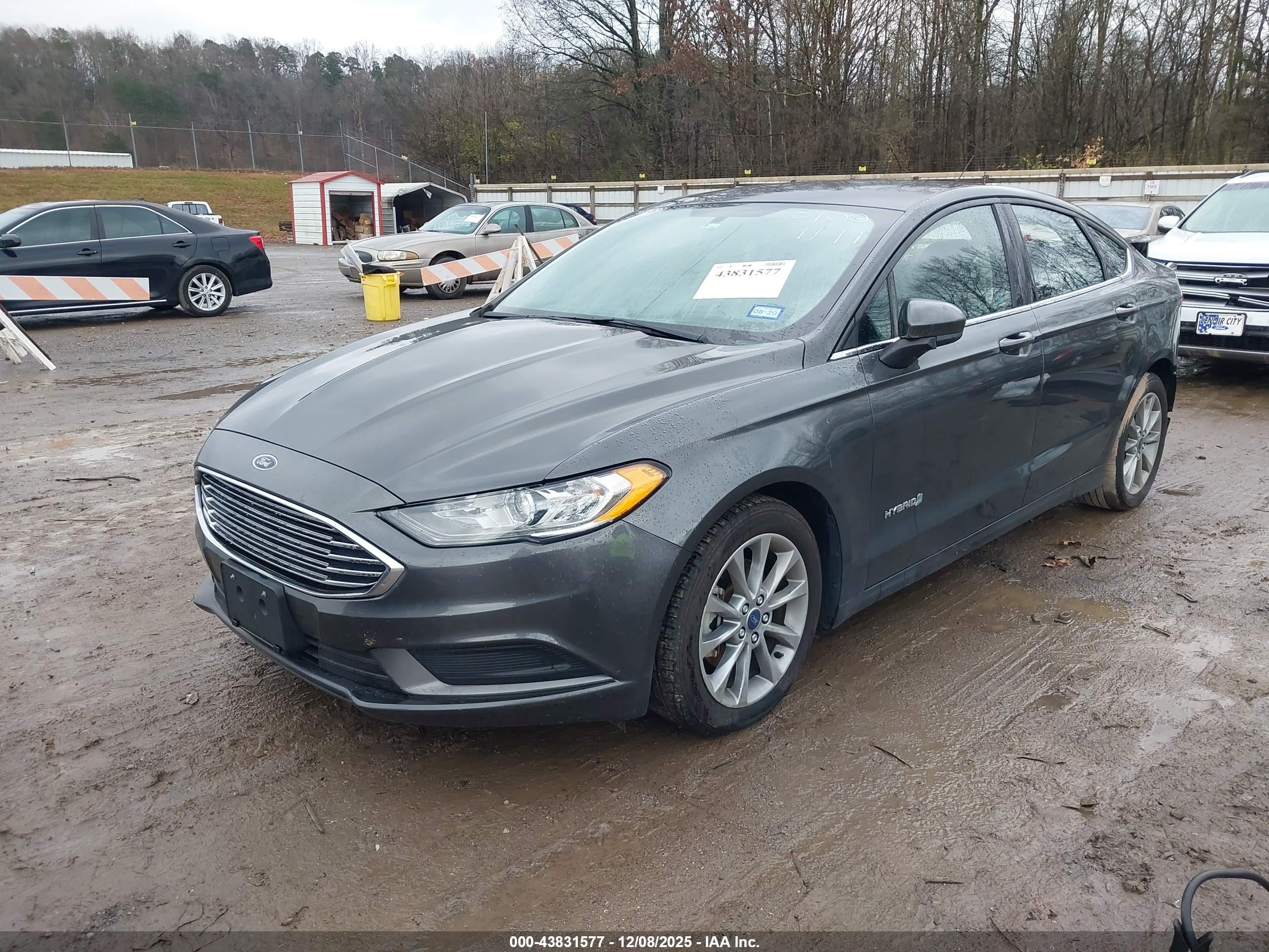 FORD FUSION image 2