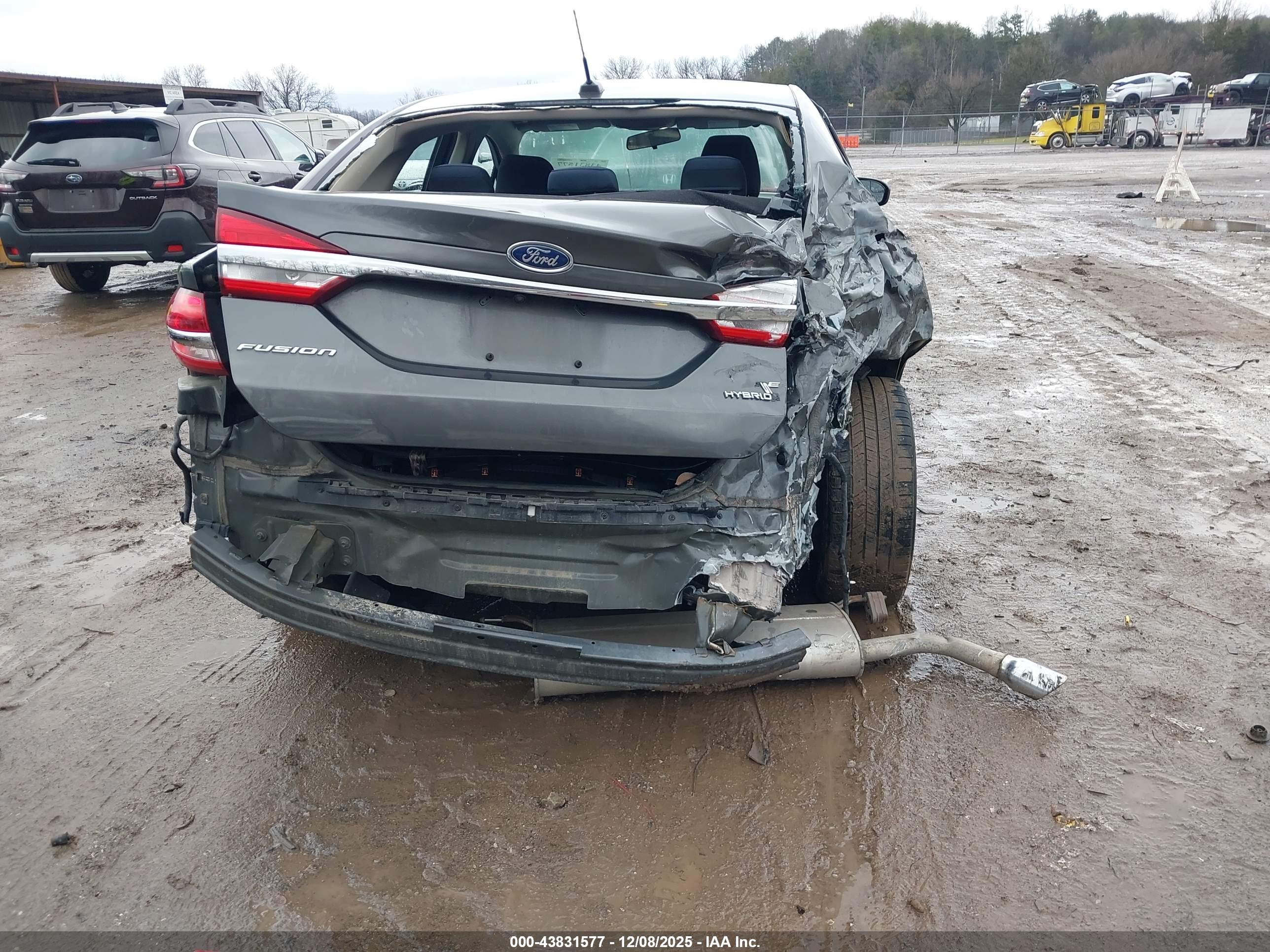 FORD FUSION image 6