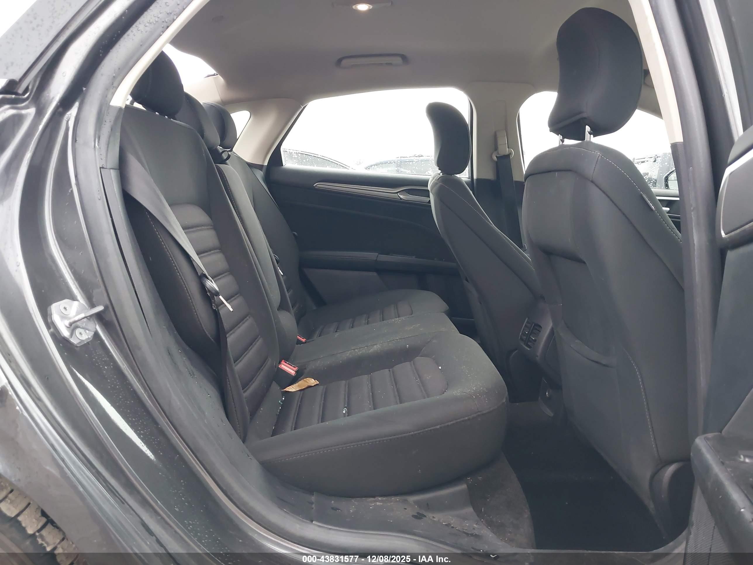 FORD FUSION image 8