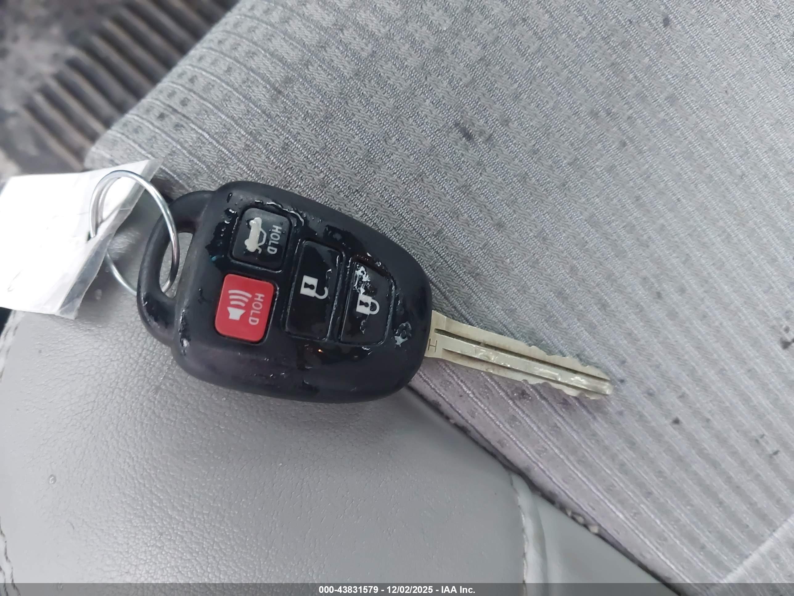 TOYOTA CAMRY image 11