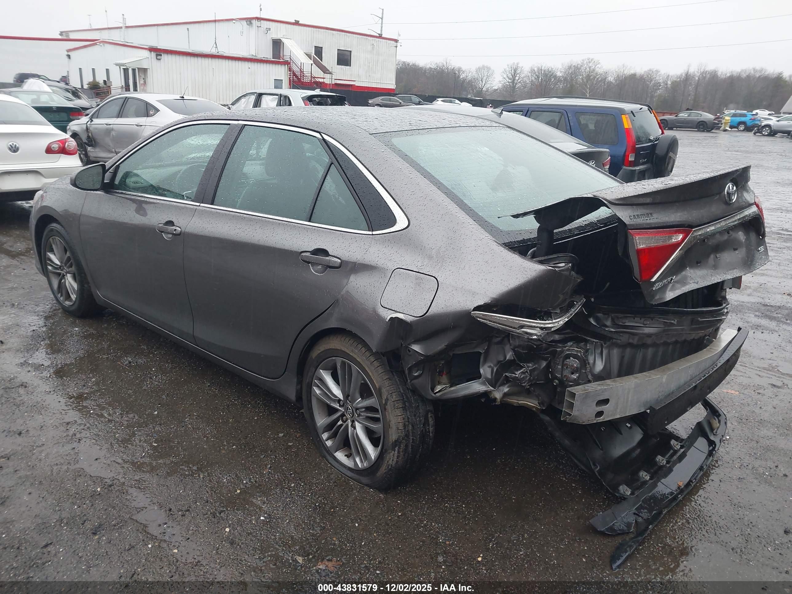 TOYOTA CAMRY image 3