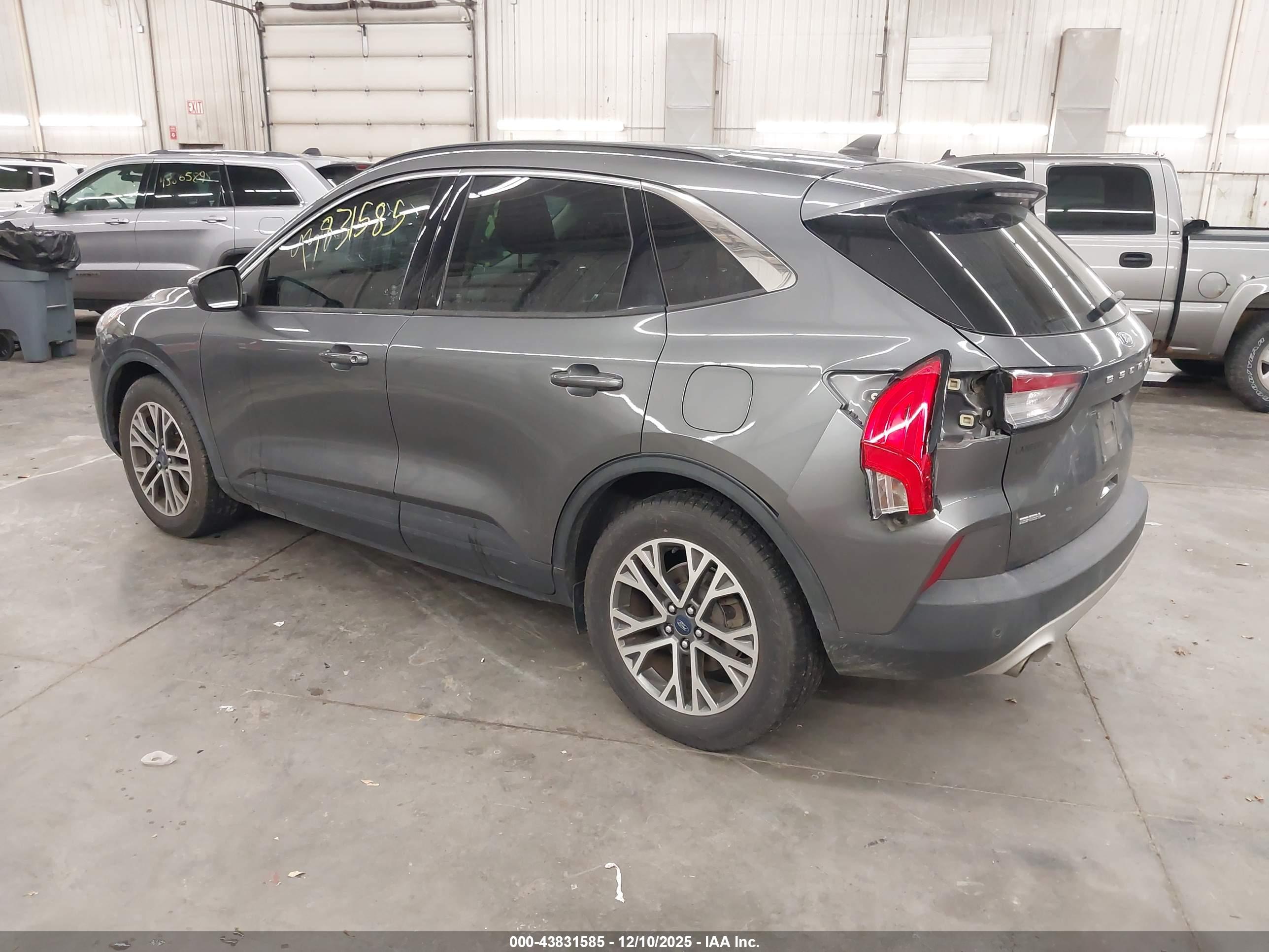 FORD ESCAPE image 3