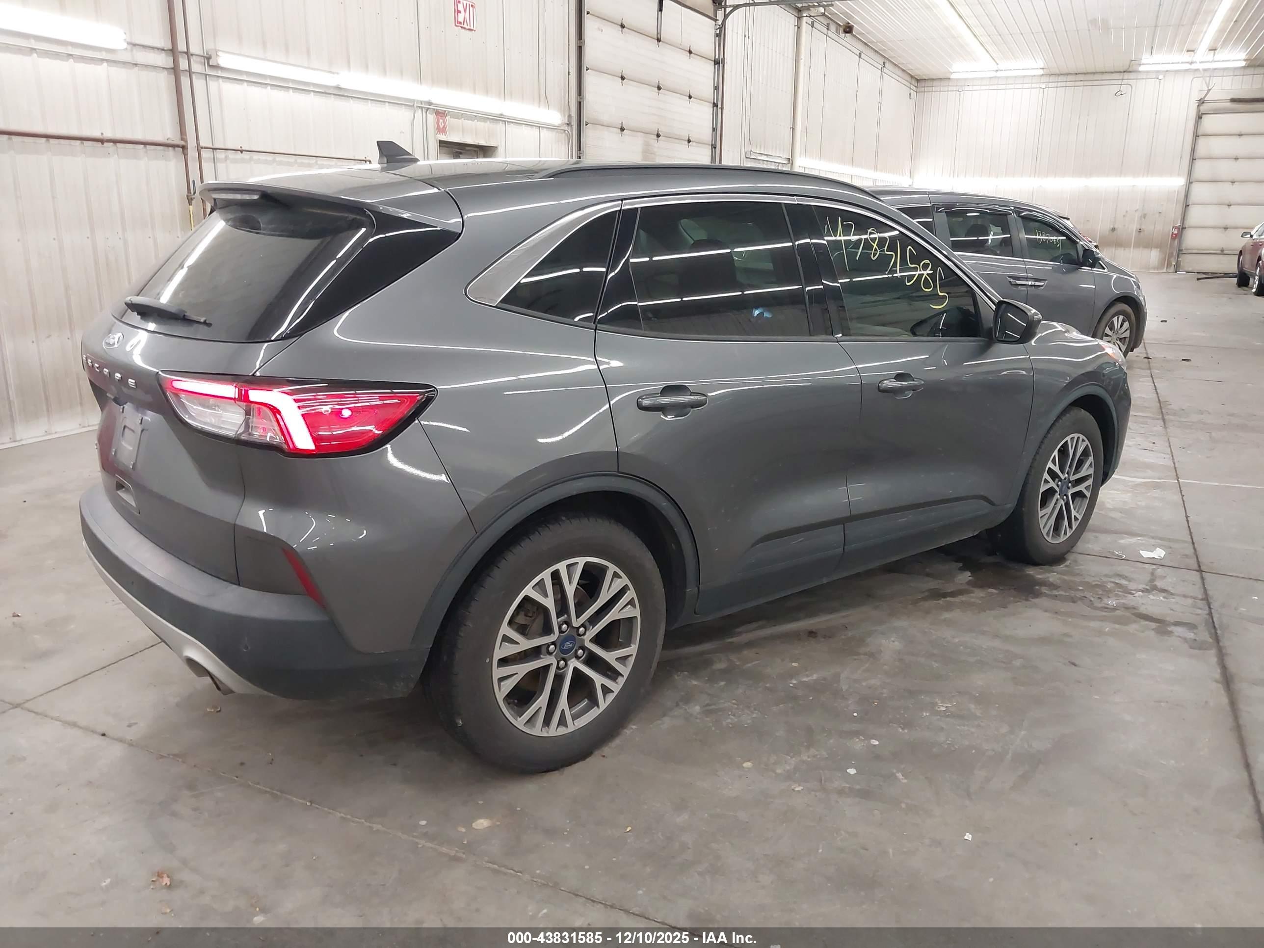 FORD ESCAPE image 4