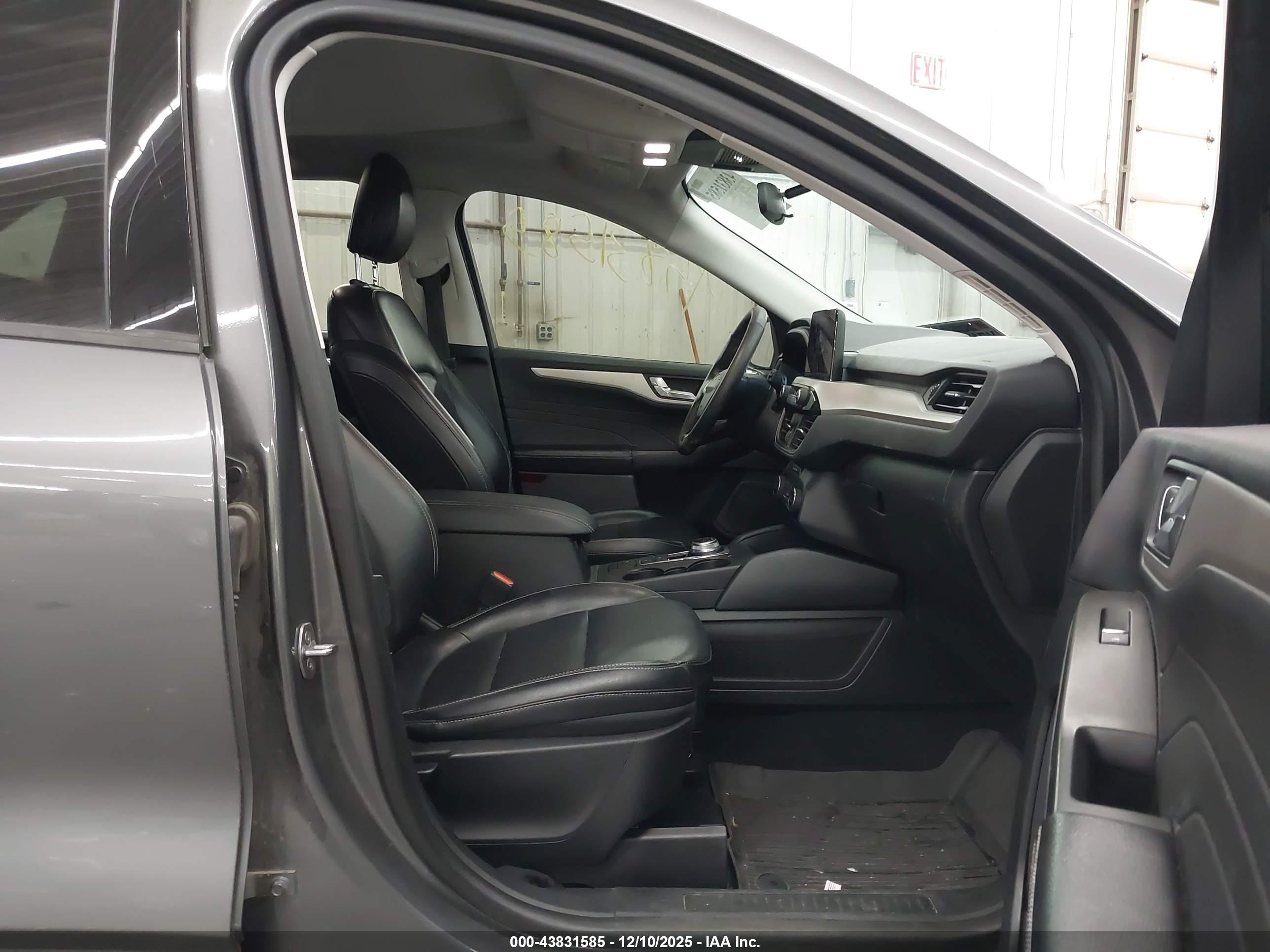 FORD ESCAPE image 5