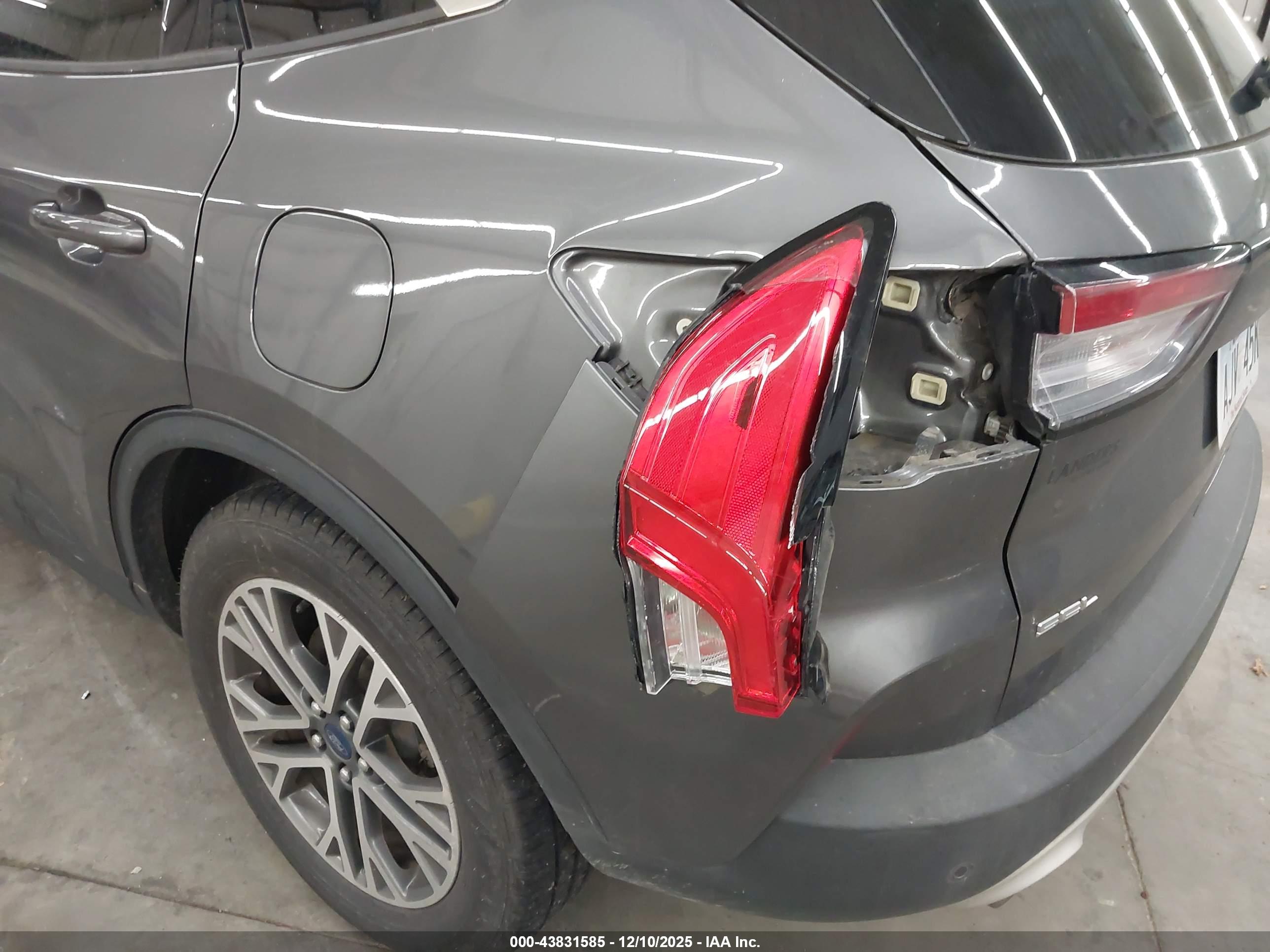 FORD ESCAPE image 6