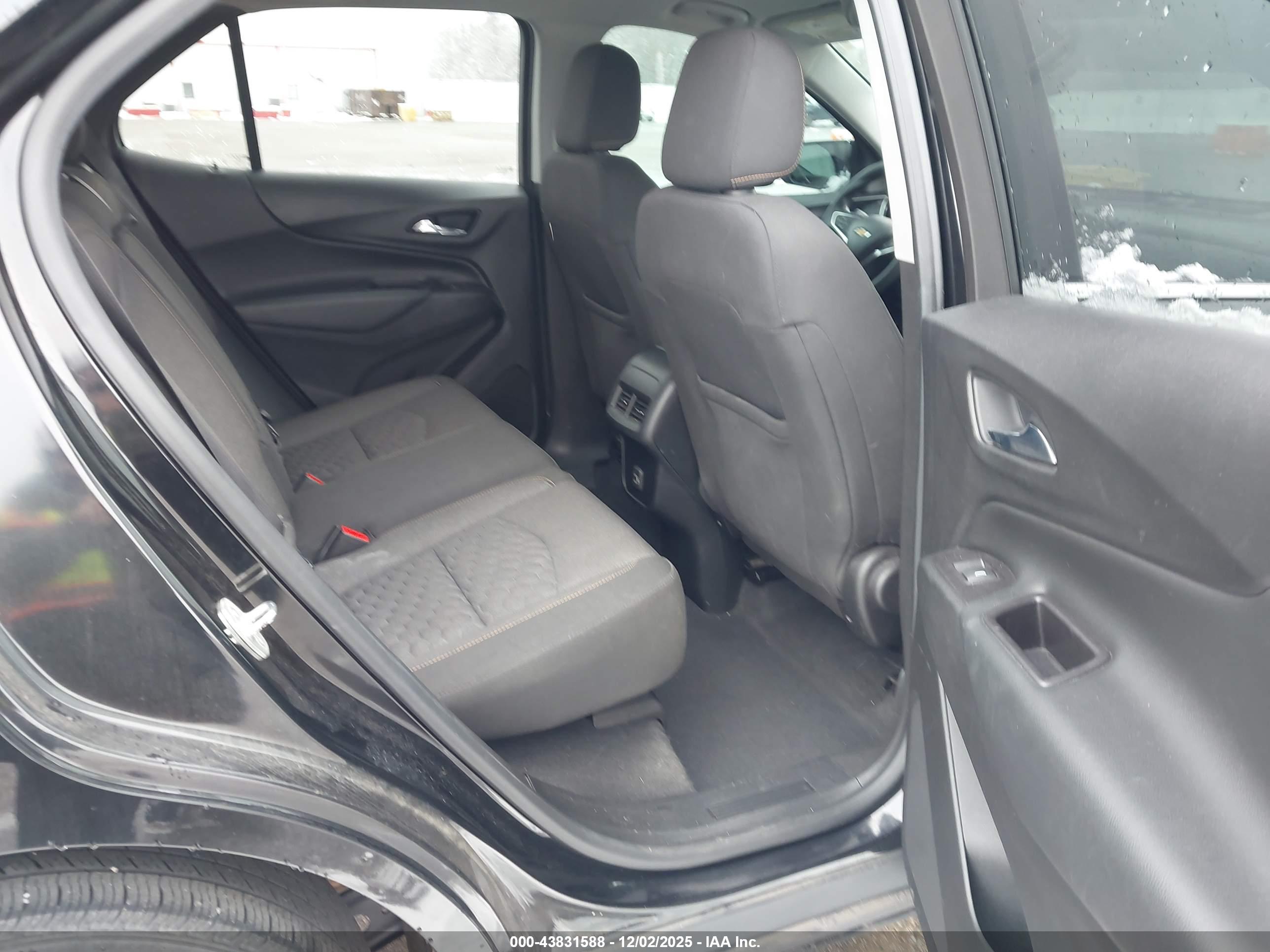 CHEVROLET EQUINOX image 8