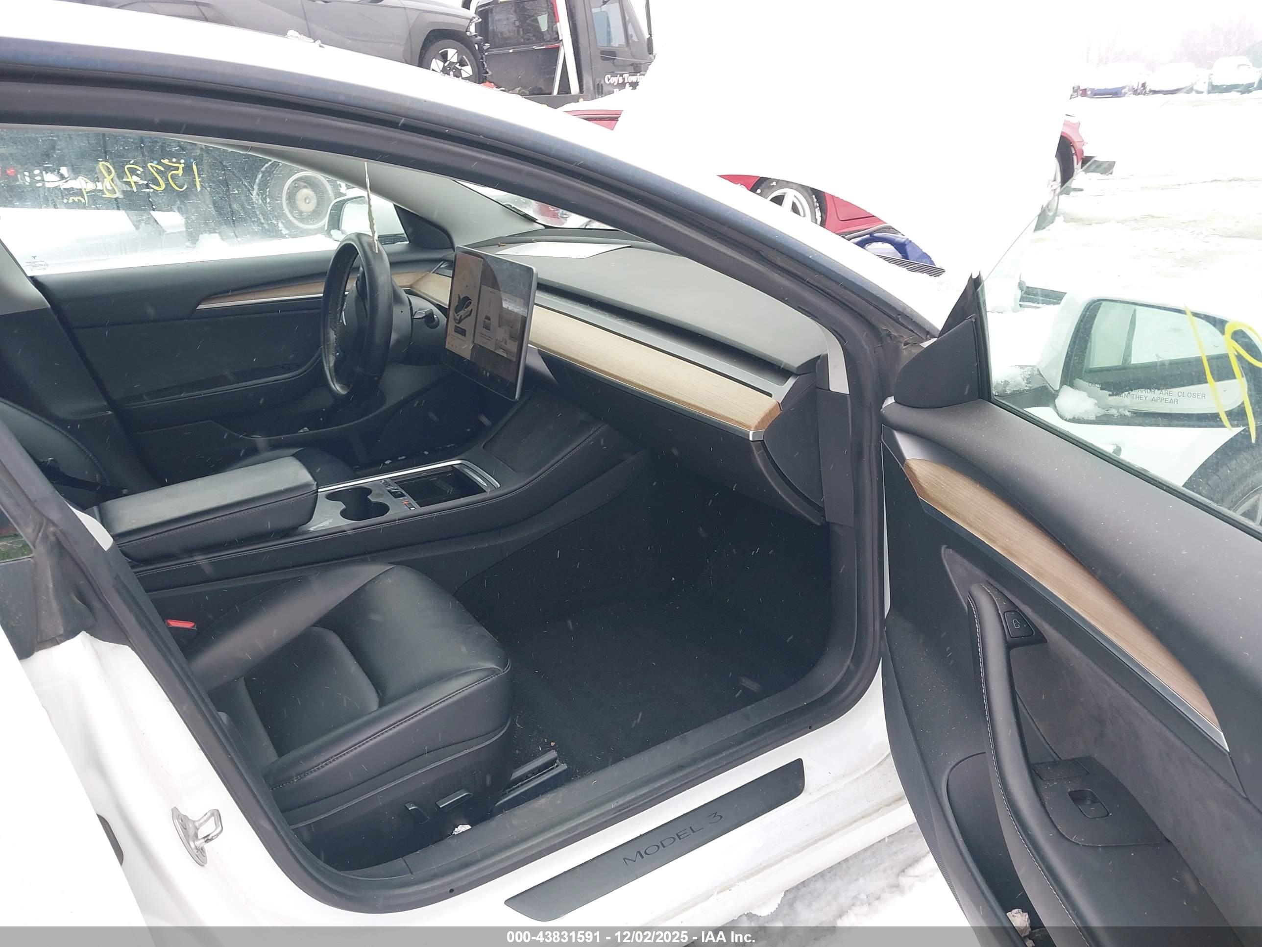 TESLA MODEL image 5