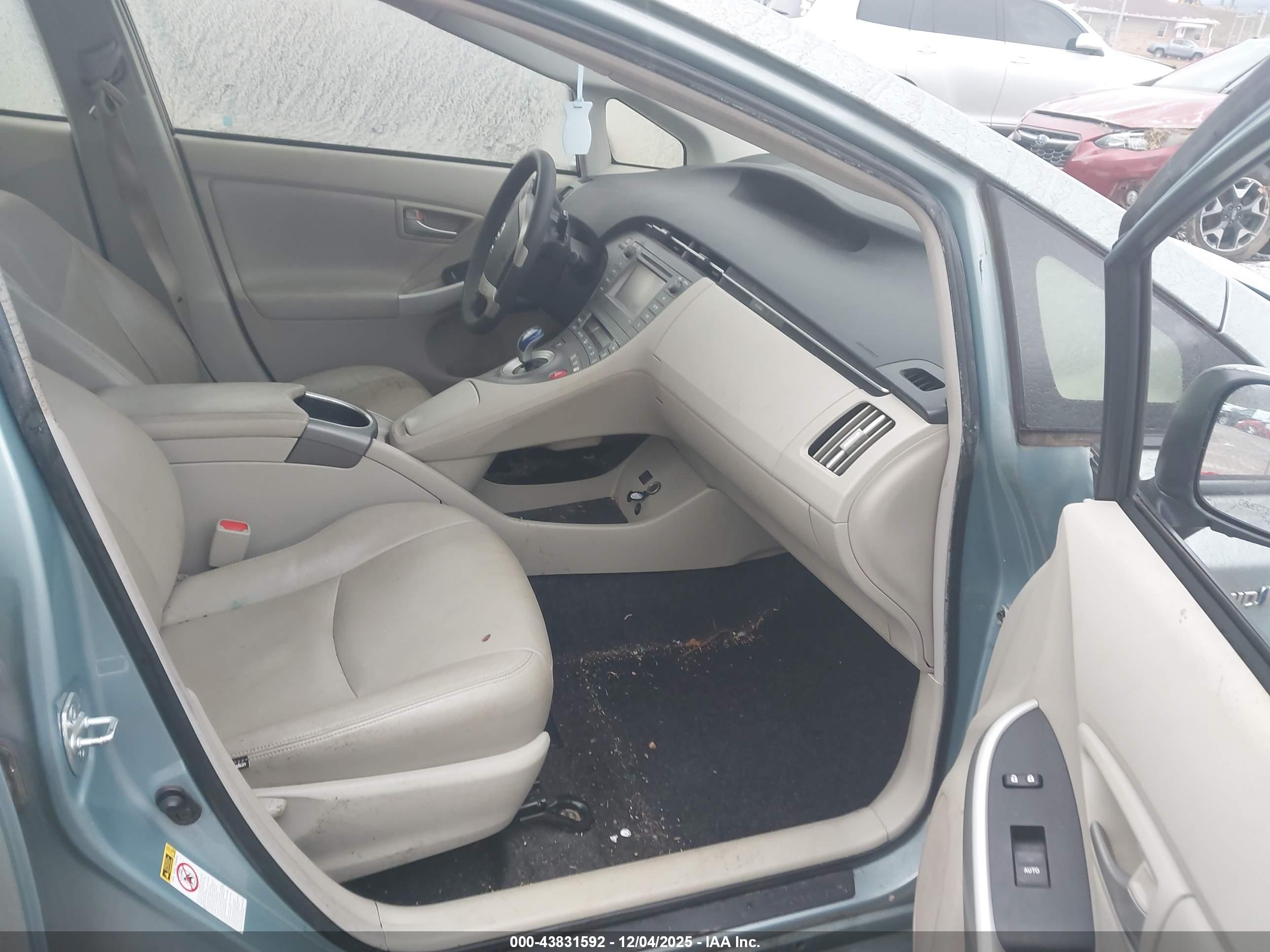 TOYOTA PRIUS image 5