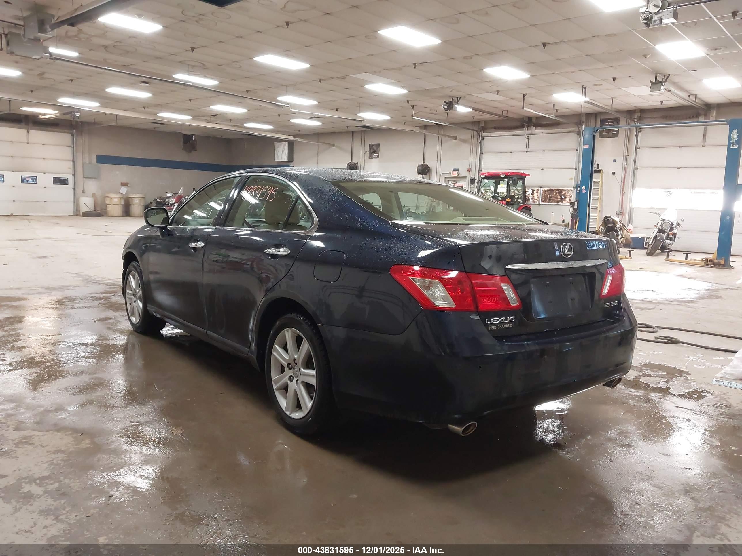 LEXUS ES image 3