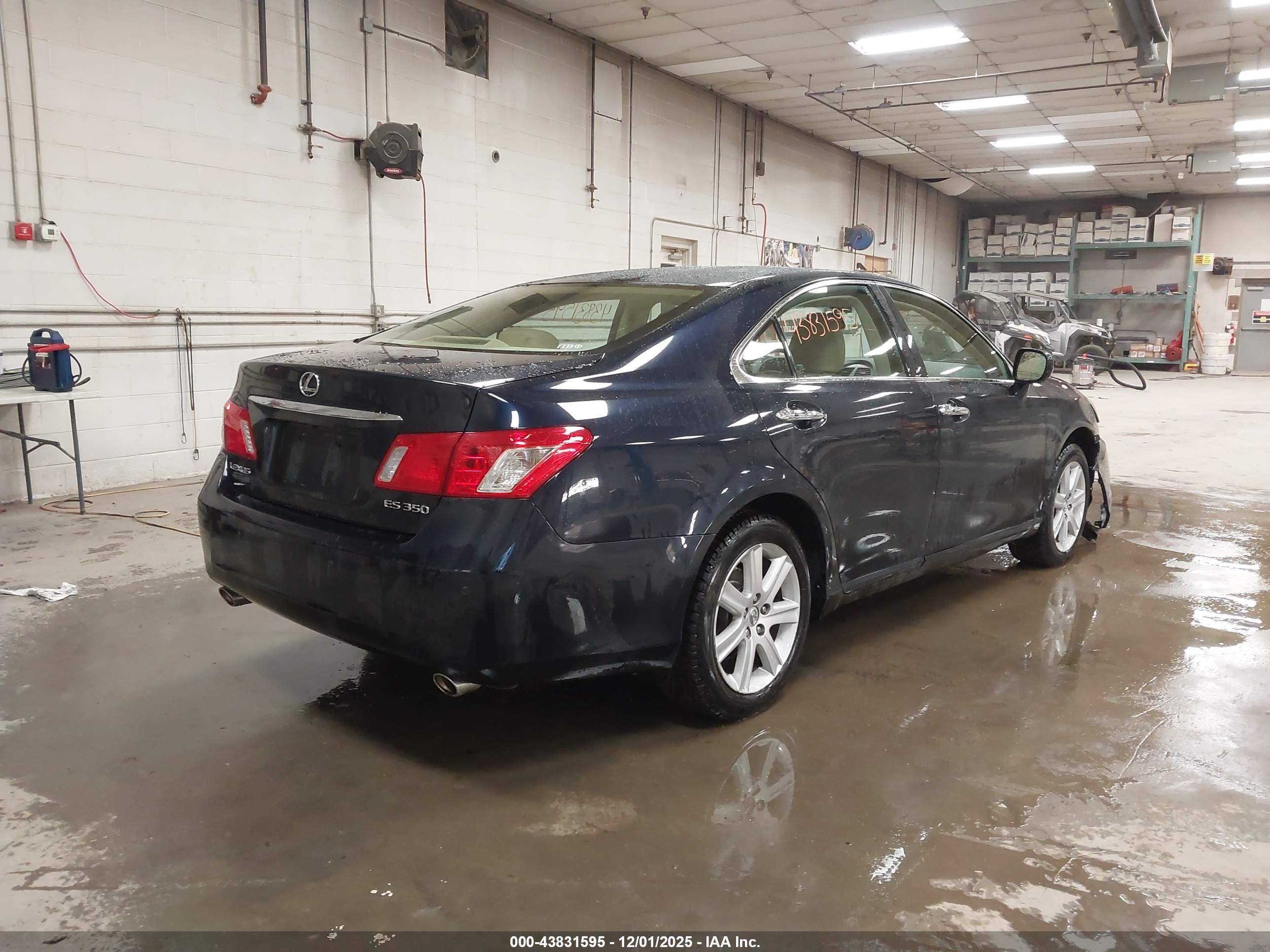 LEXUS ES image 4