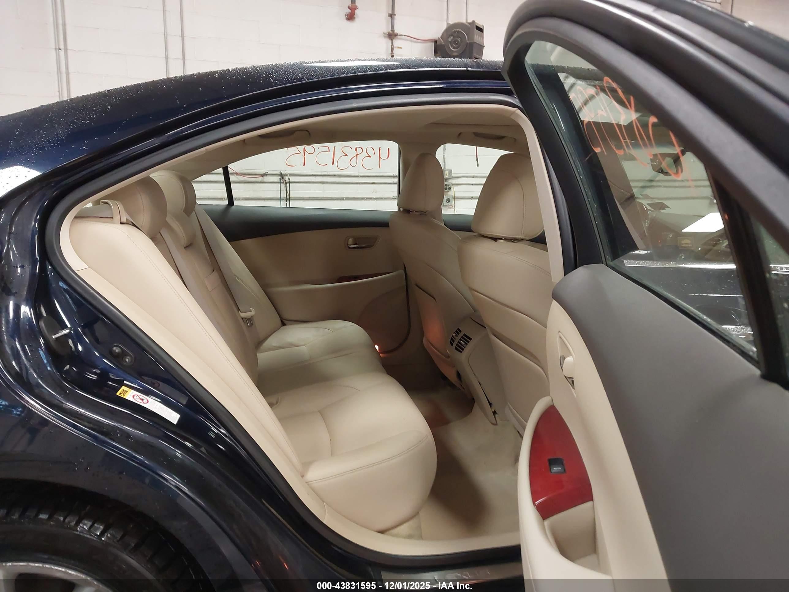 LEXUS ES image 8