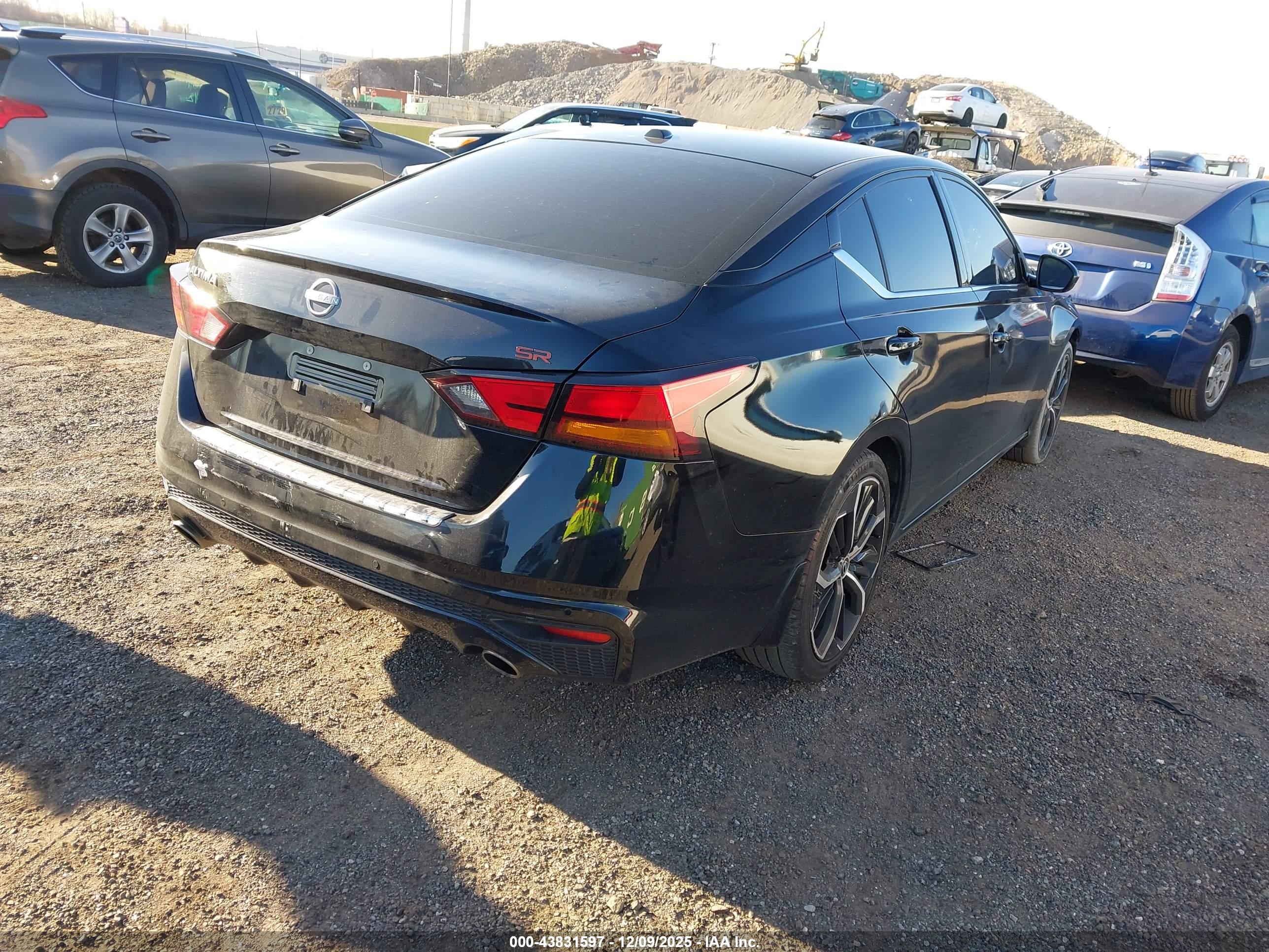 NISSAN ALTIMA image 4