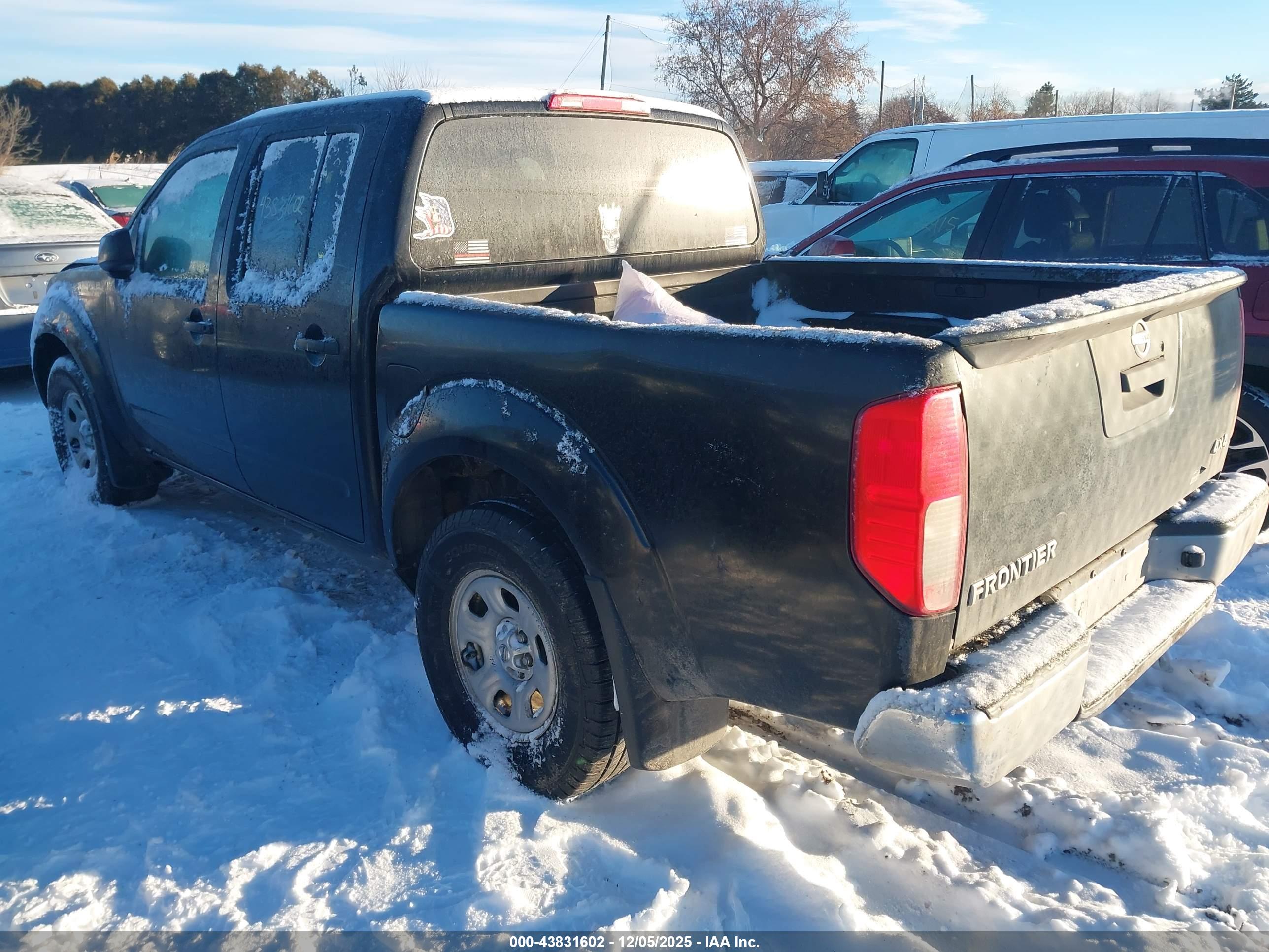 NISSAN FRONTIER image 3