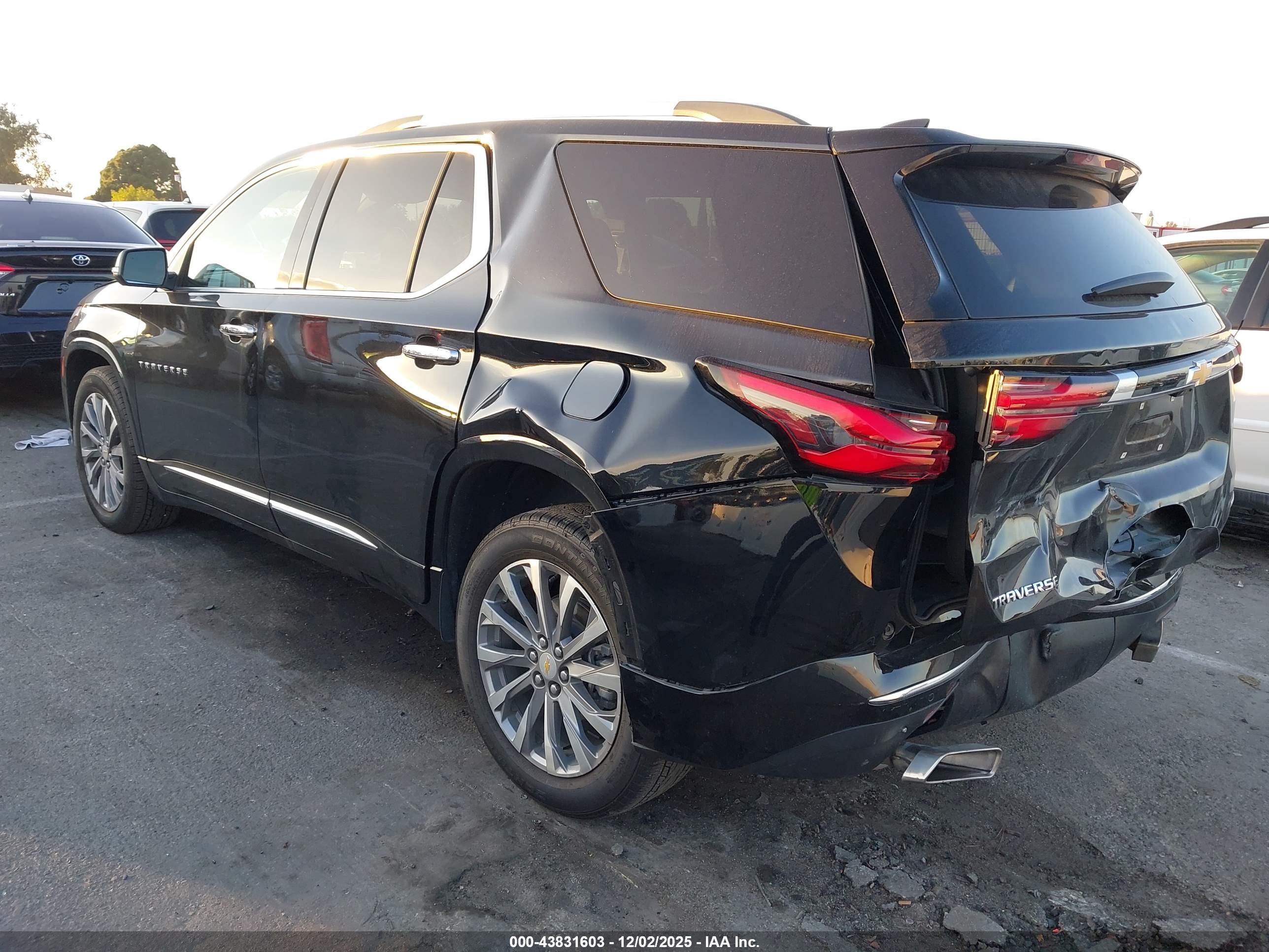 CHEVROLET TRAVERSE image 3