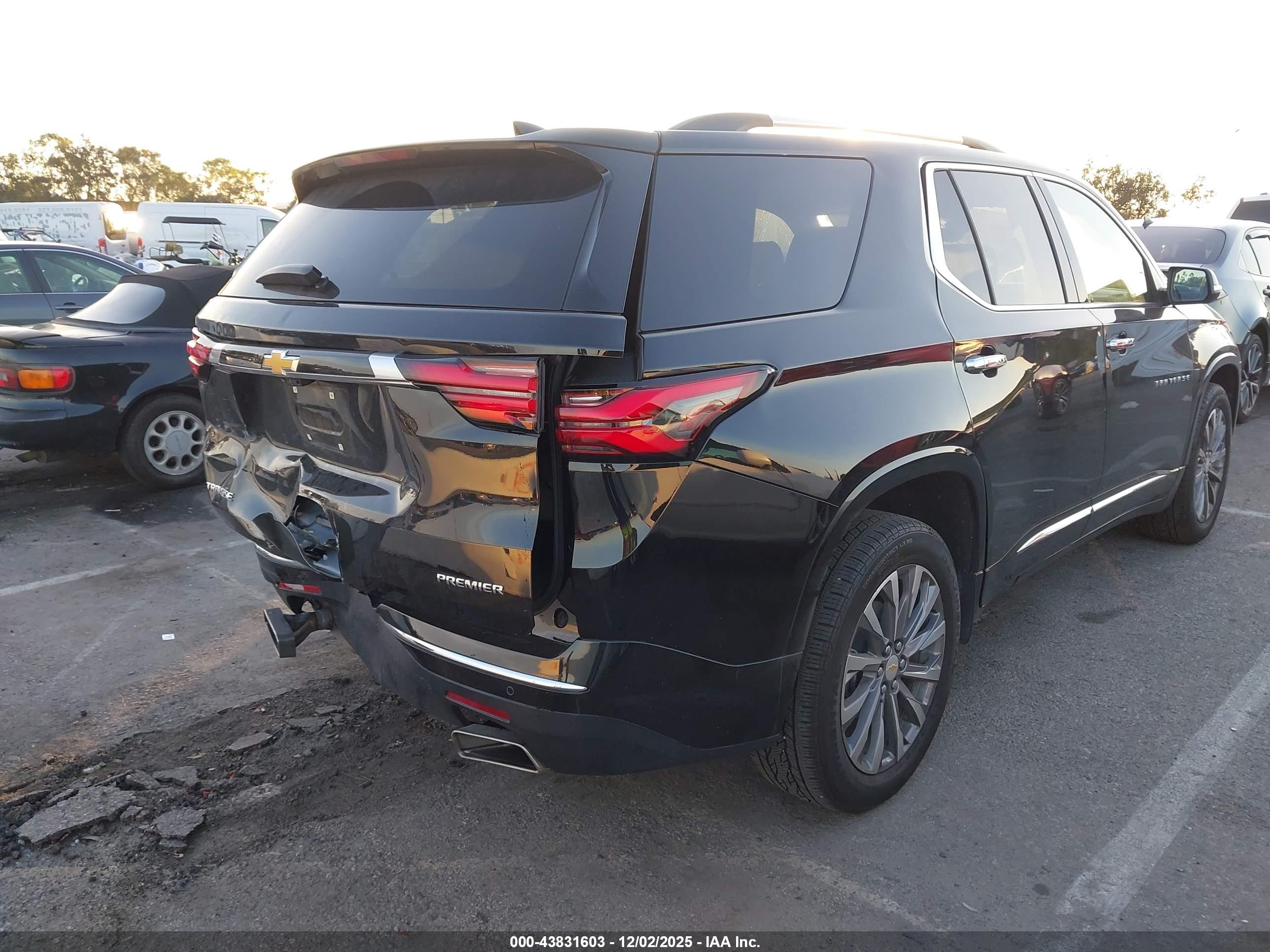 CHEVROLET TRAVERSE image 4