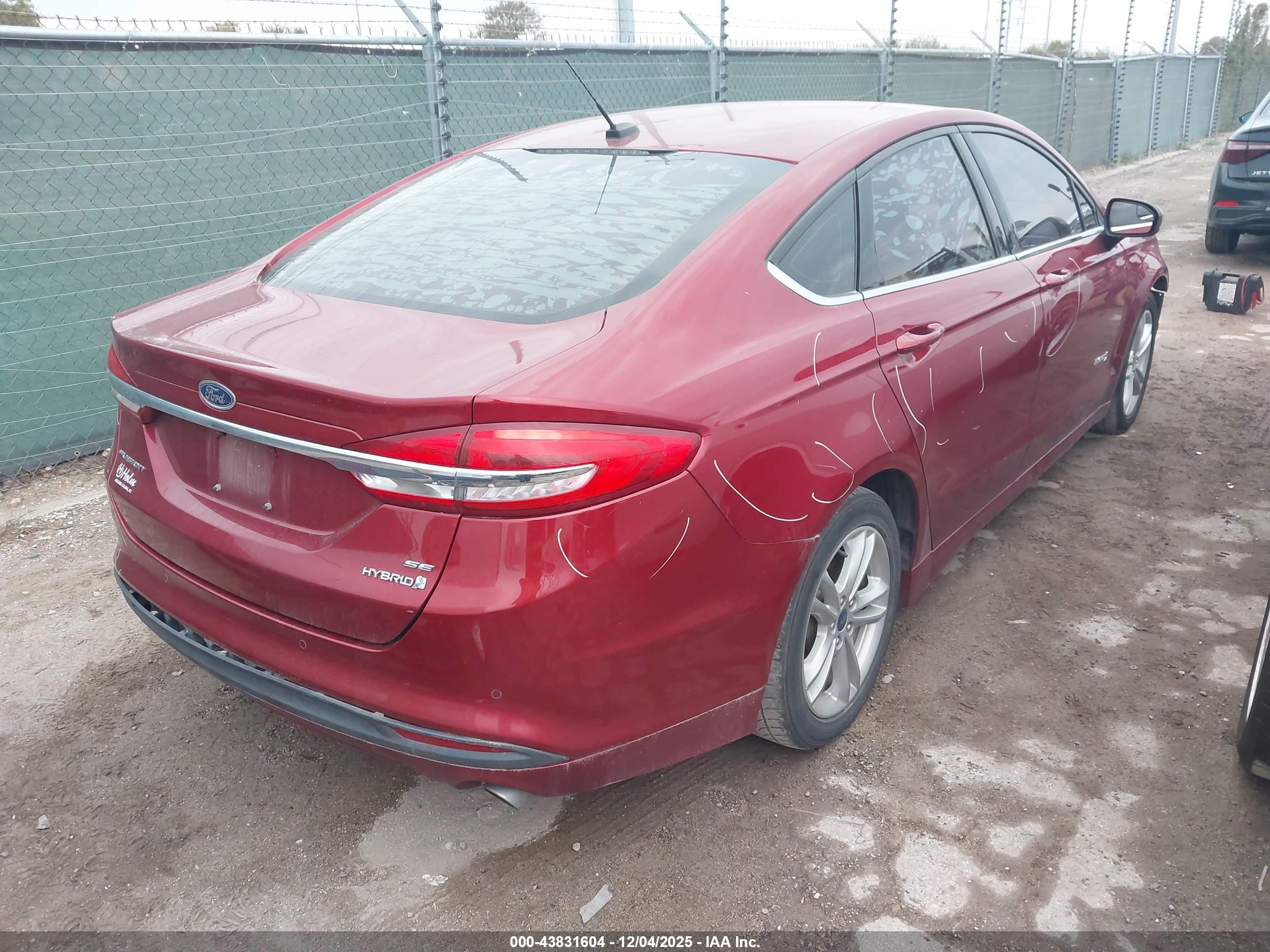 FORD FUSION image 4