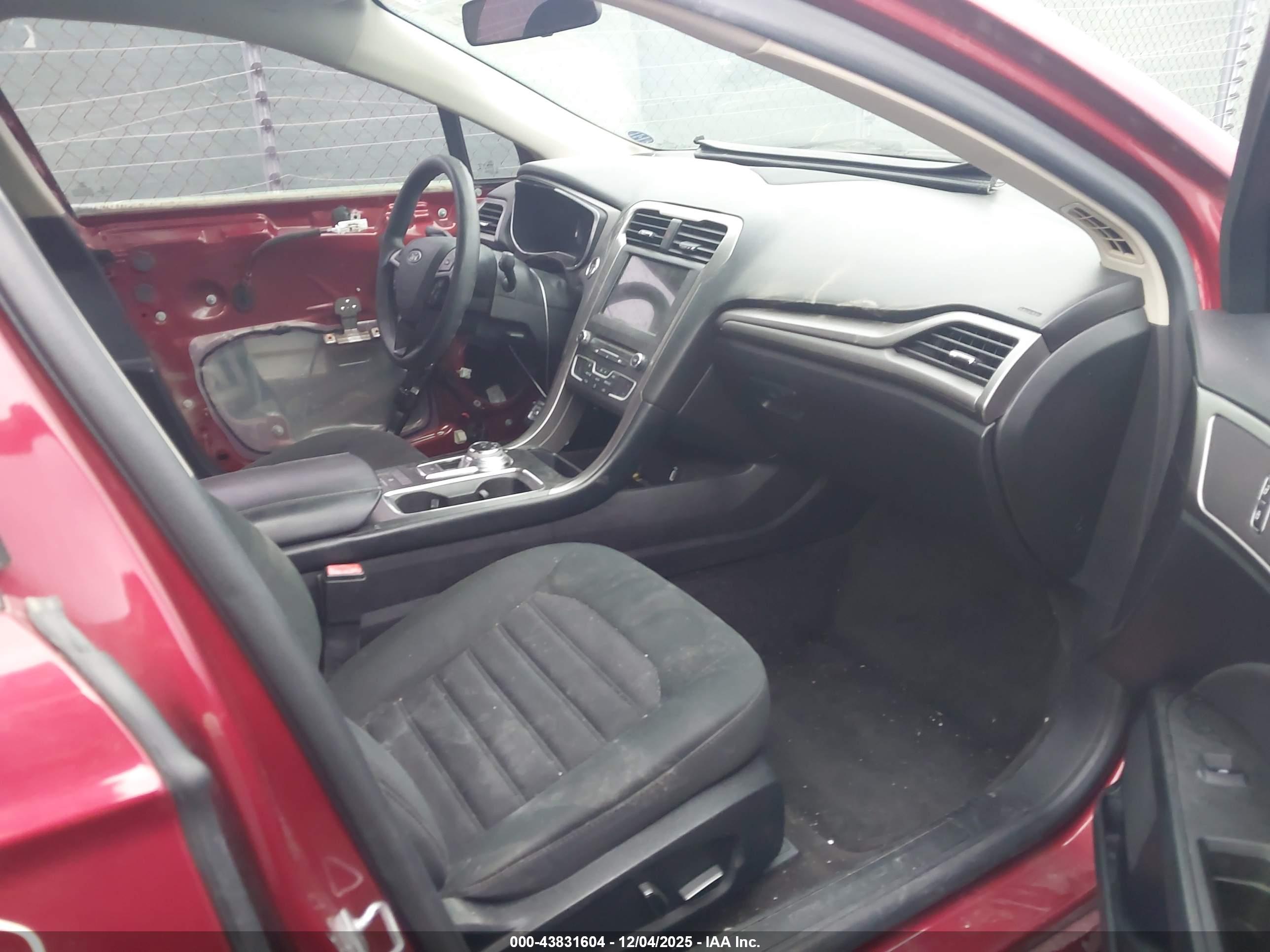 FORD FUSION image 5