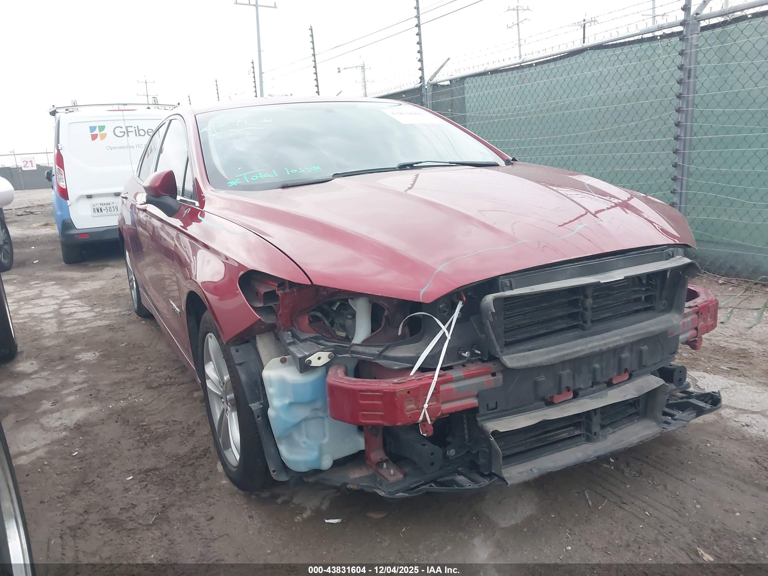 FORD FUSION image 6