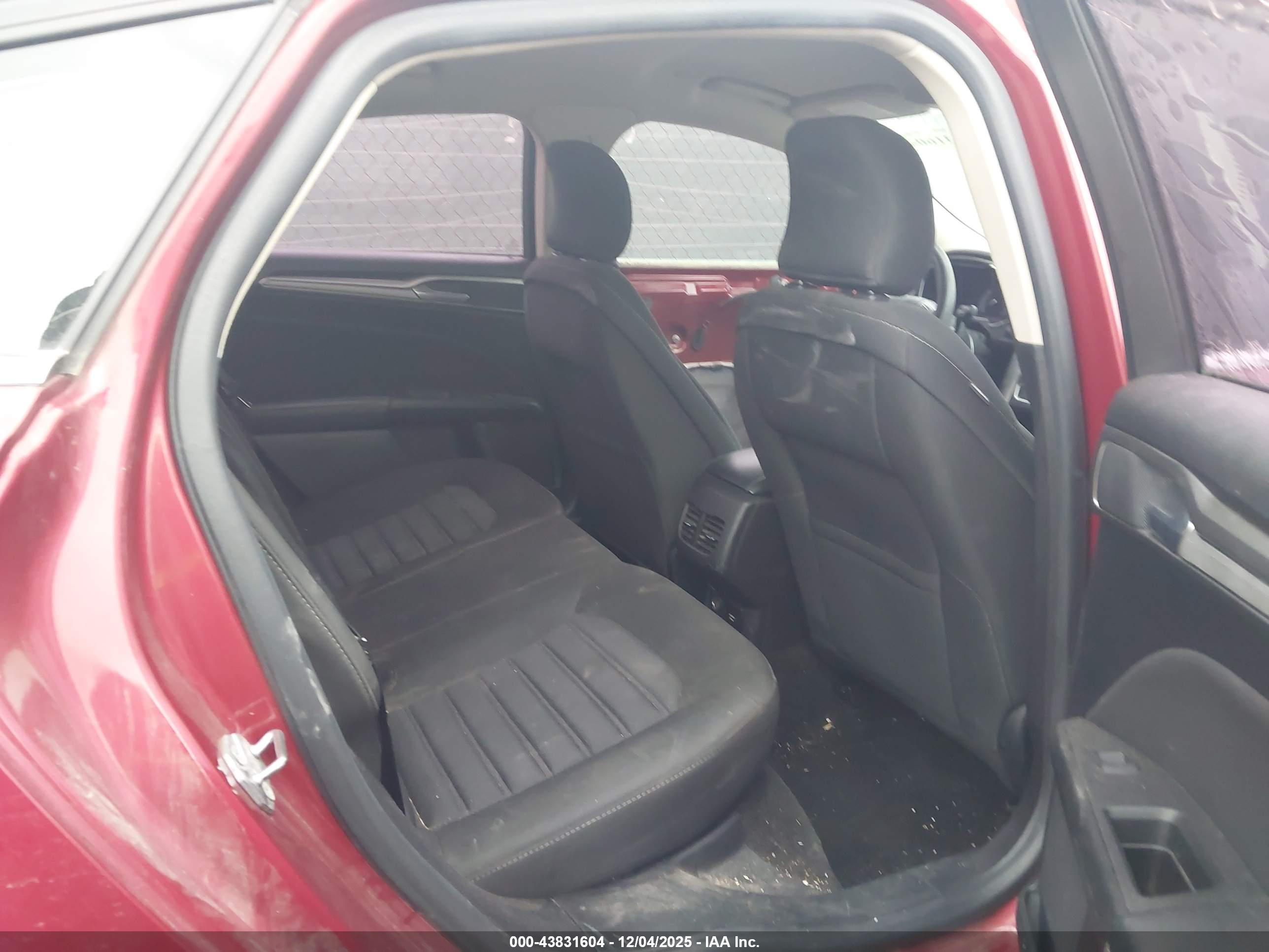 FORD FUSION image 8