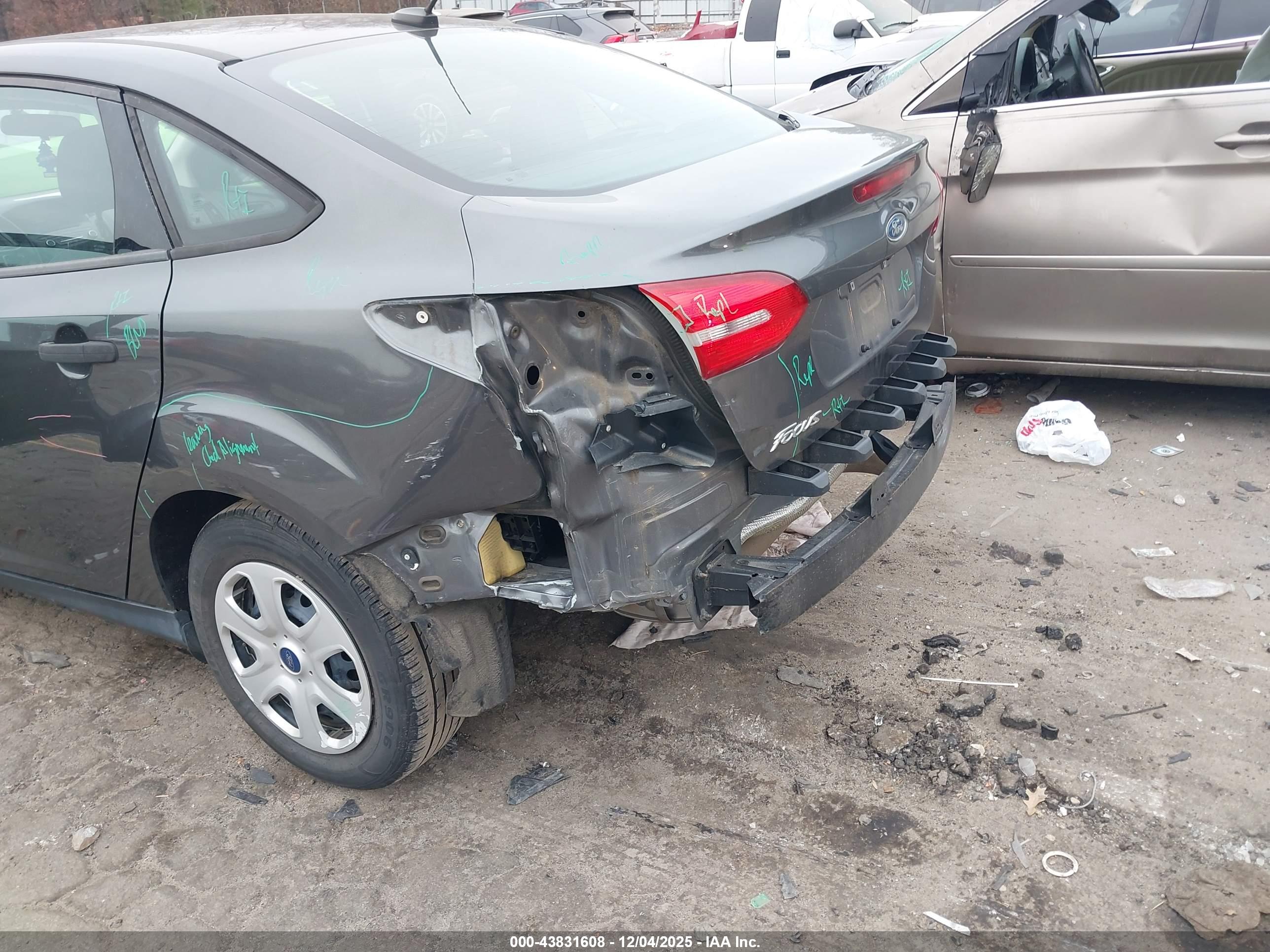 FORD FOCUS image 6