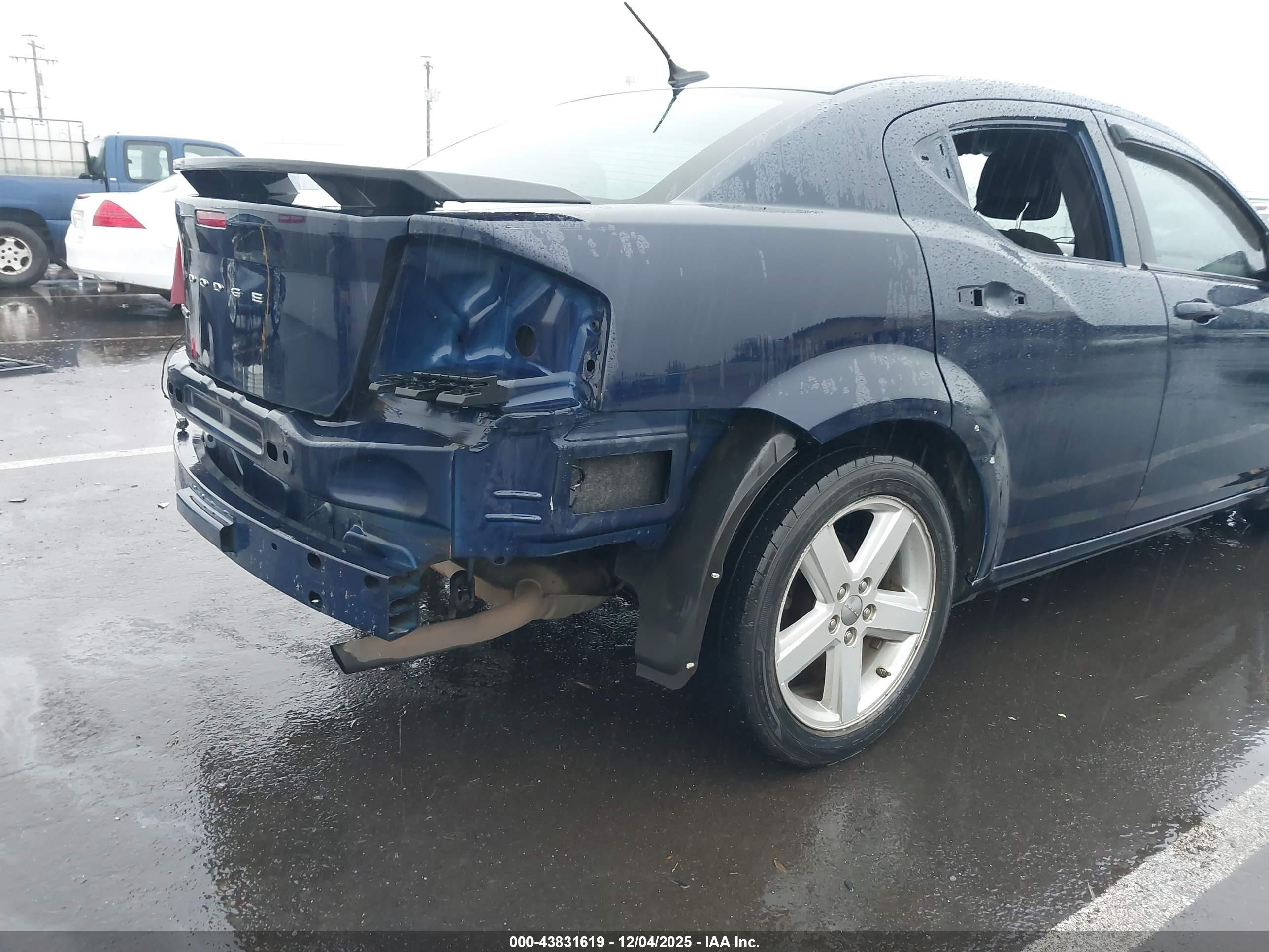 DODGE AVENGER image 6