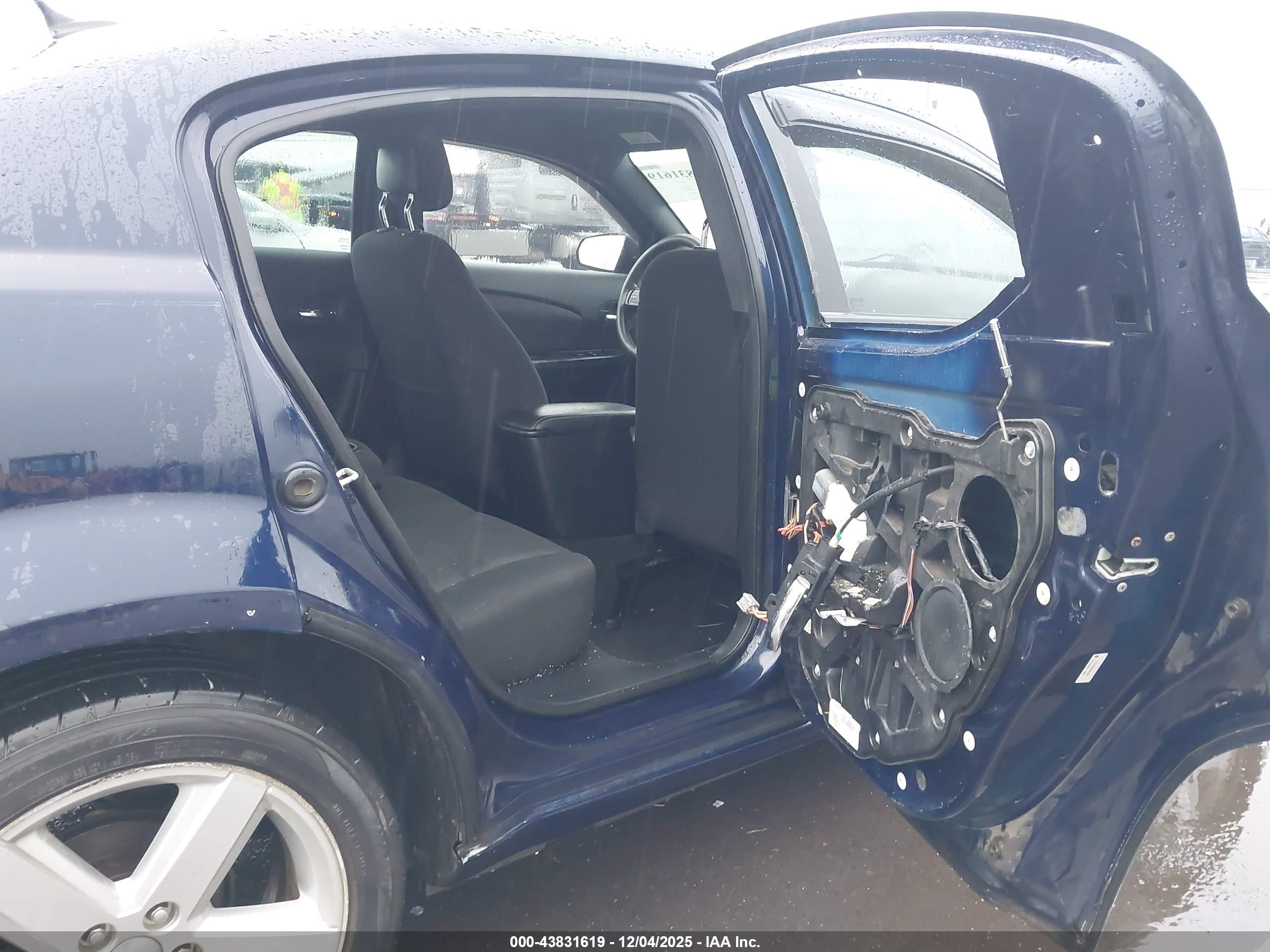 DODGE AVENGER image 8