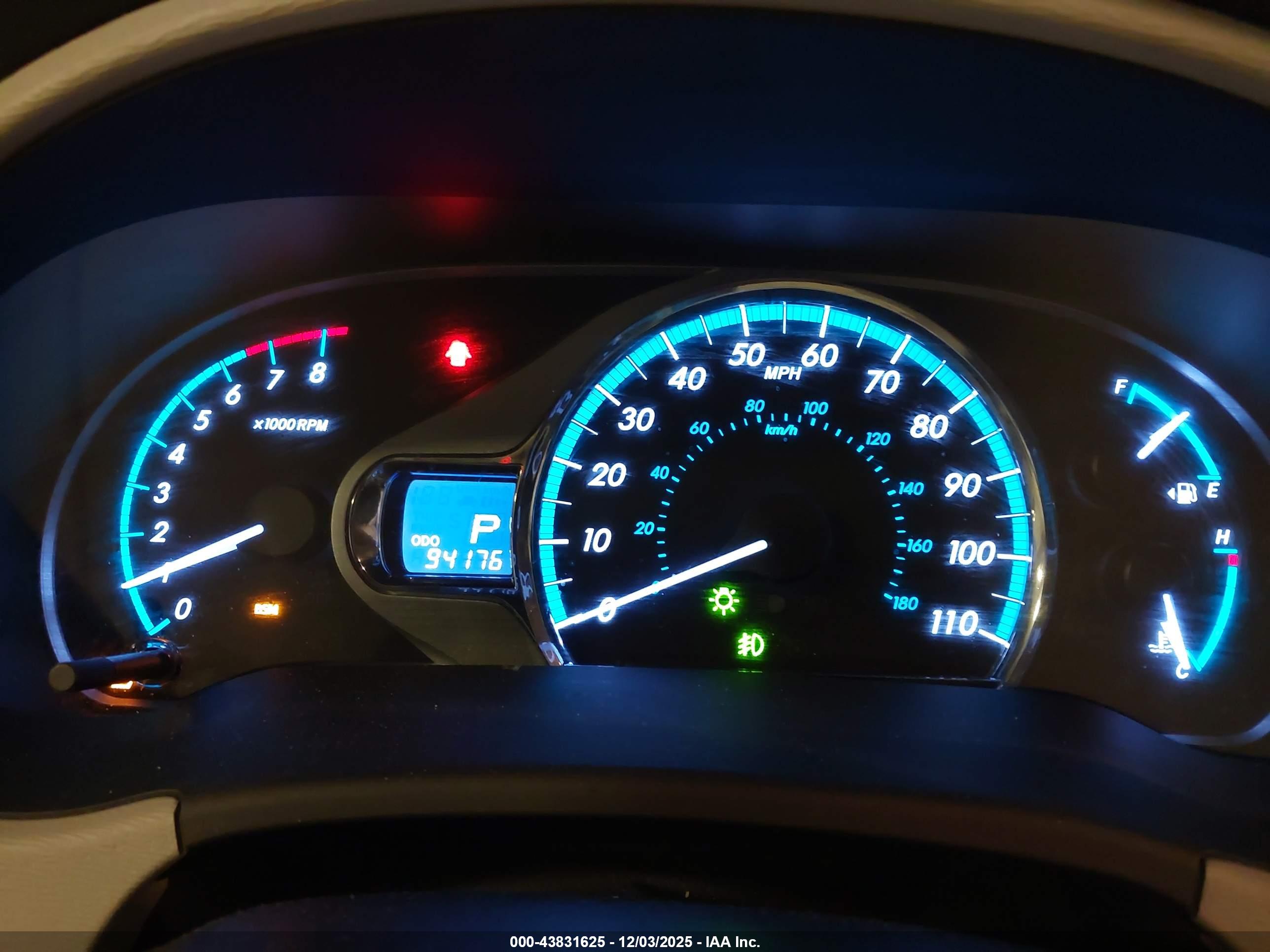TOYOTA SIENNA image 7