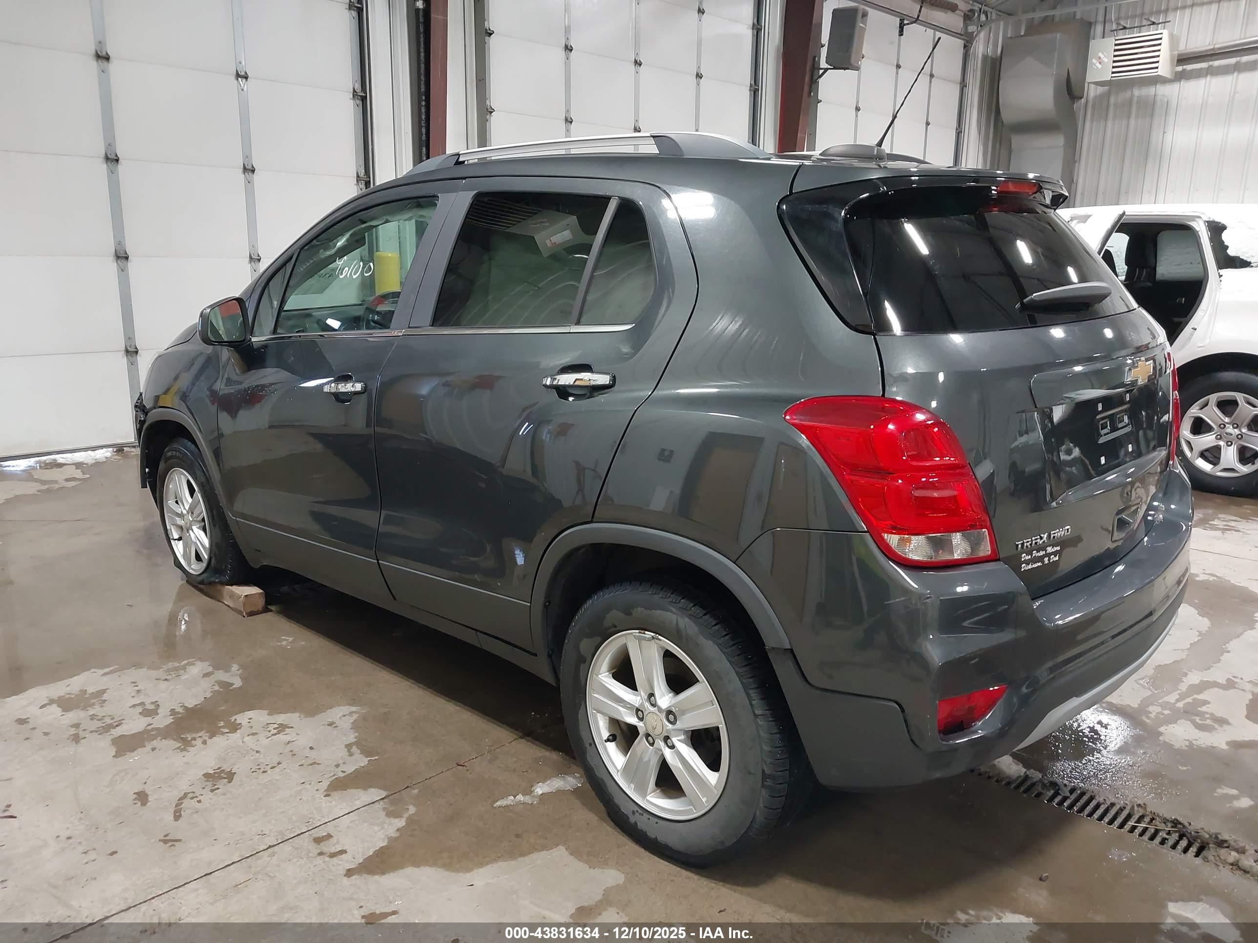 CHEVROLET TRAX image 3