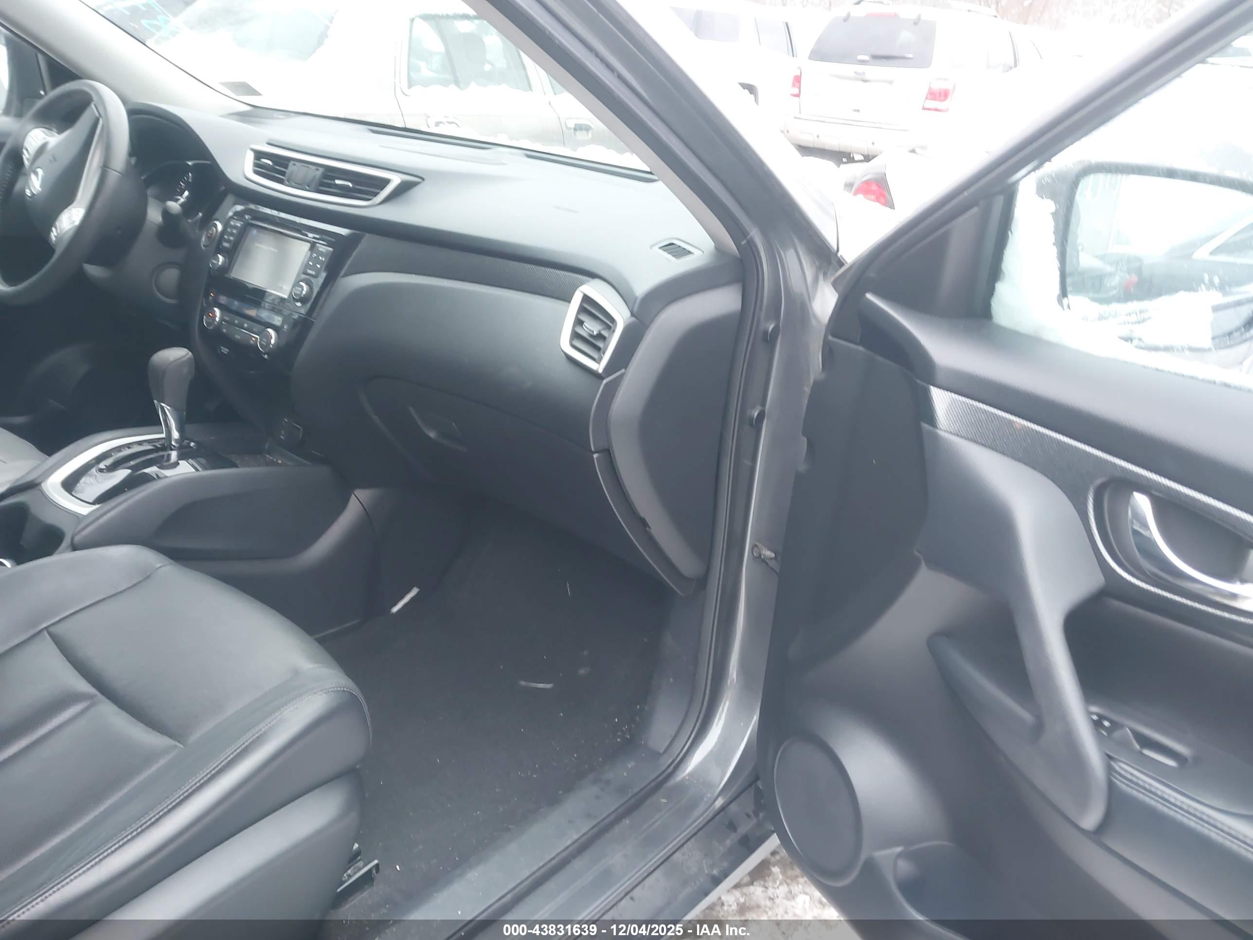NISSAN ROGUE image 5
