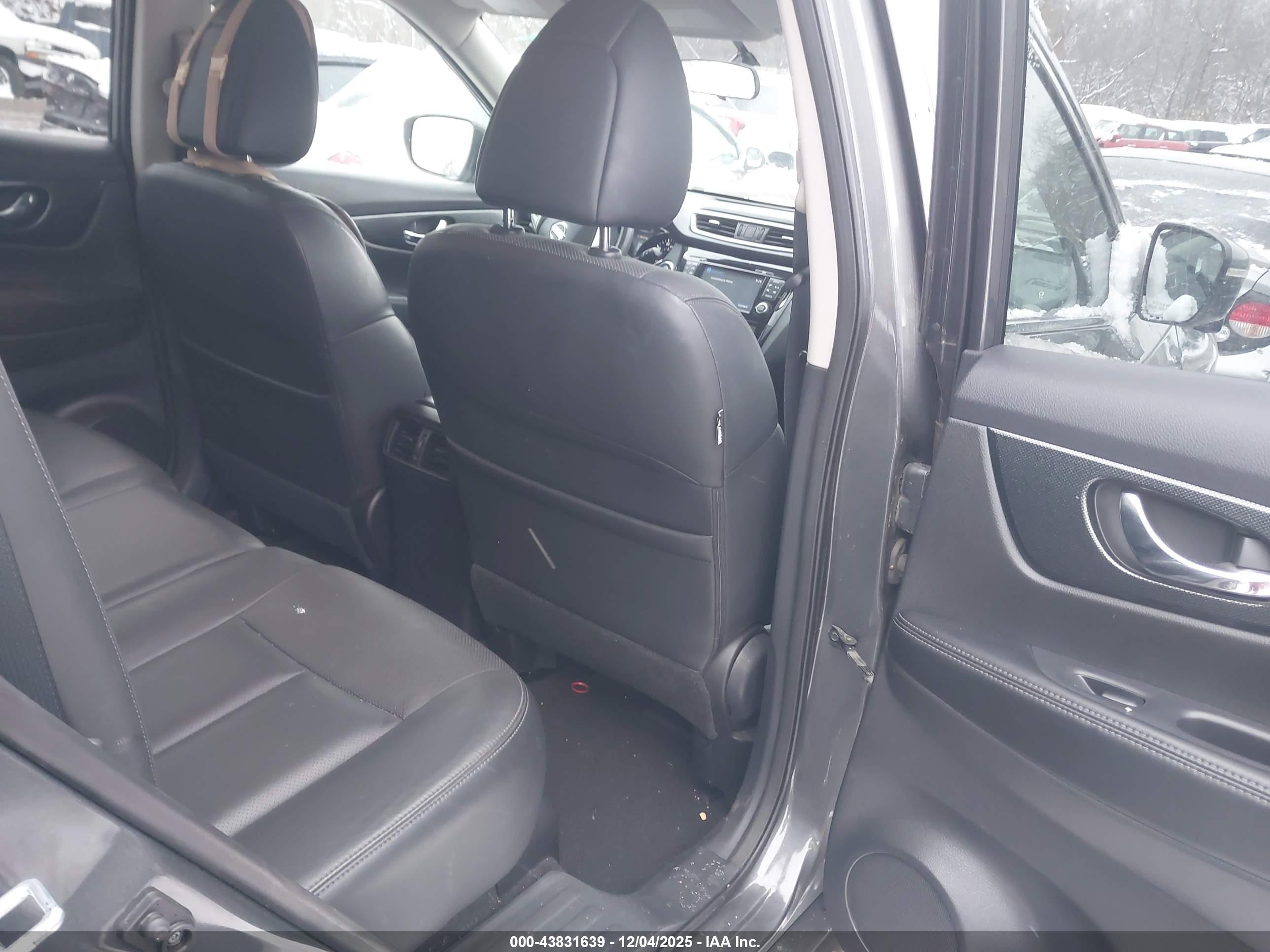 NISSAN ROGUE image 8