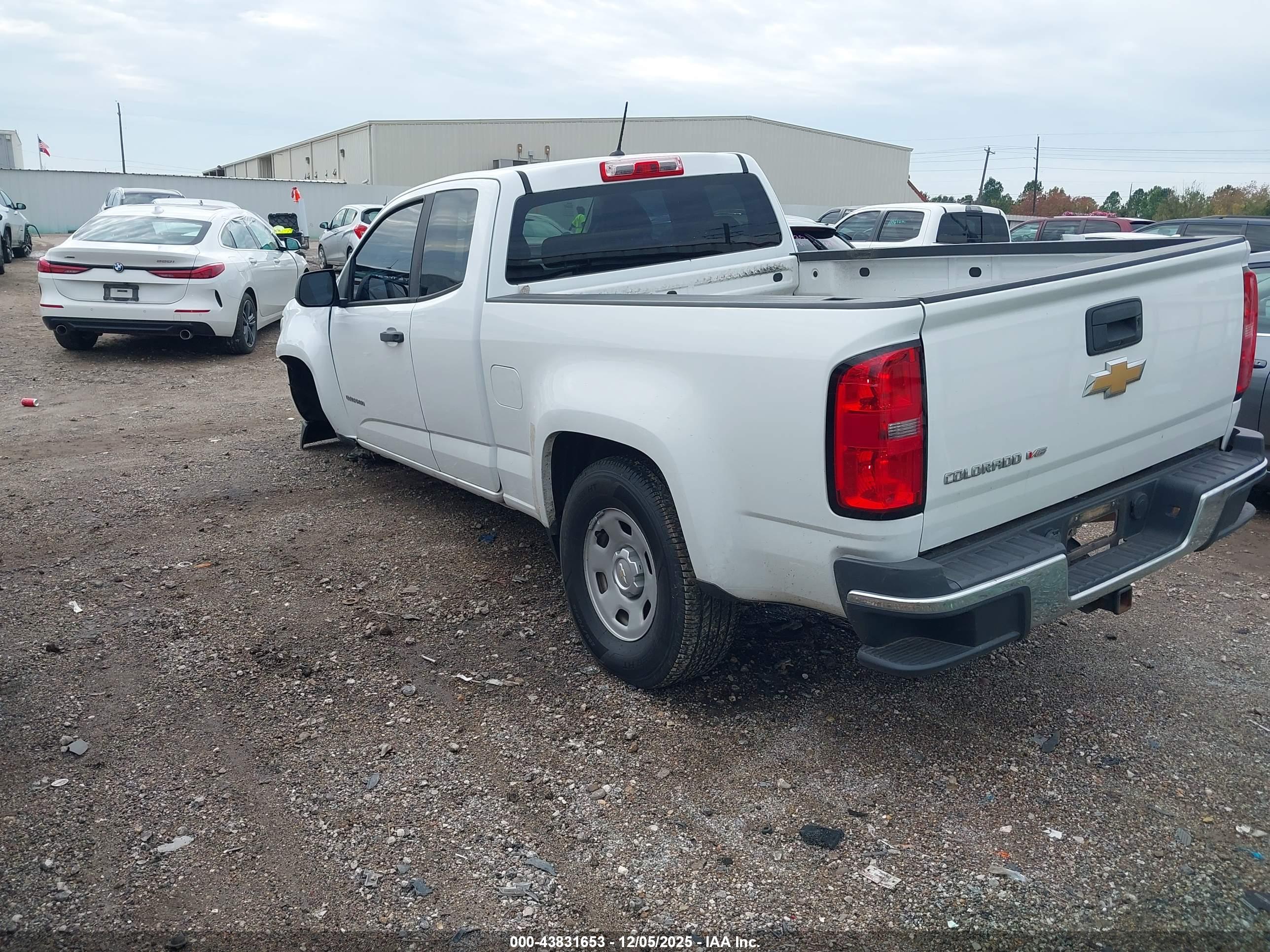 CHEVROLET COLORADO image 3