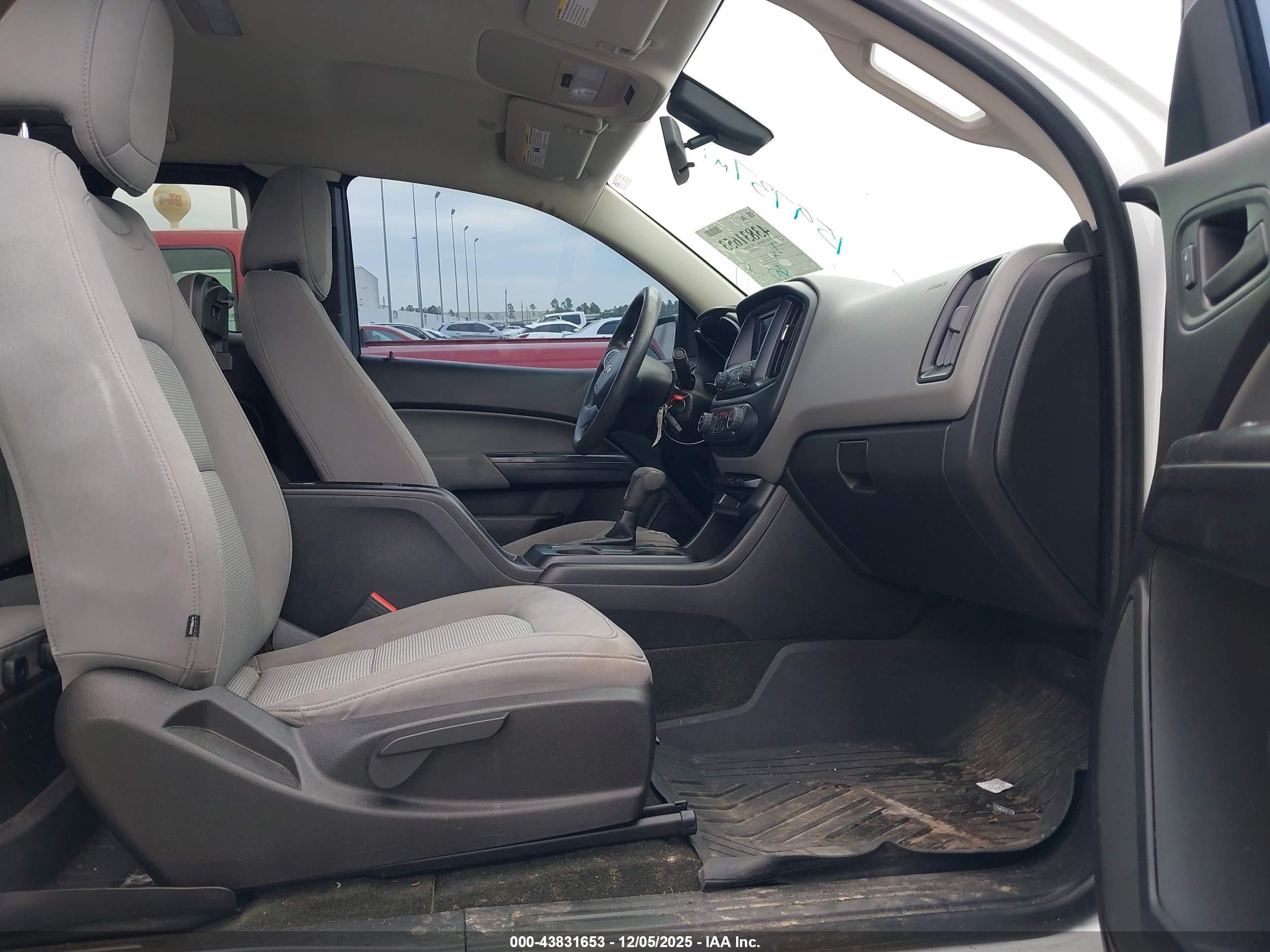 CHEVROLET COLORADO image 5
