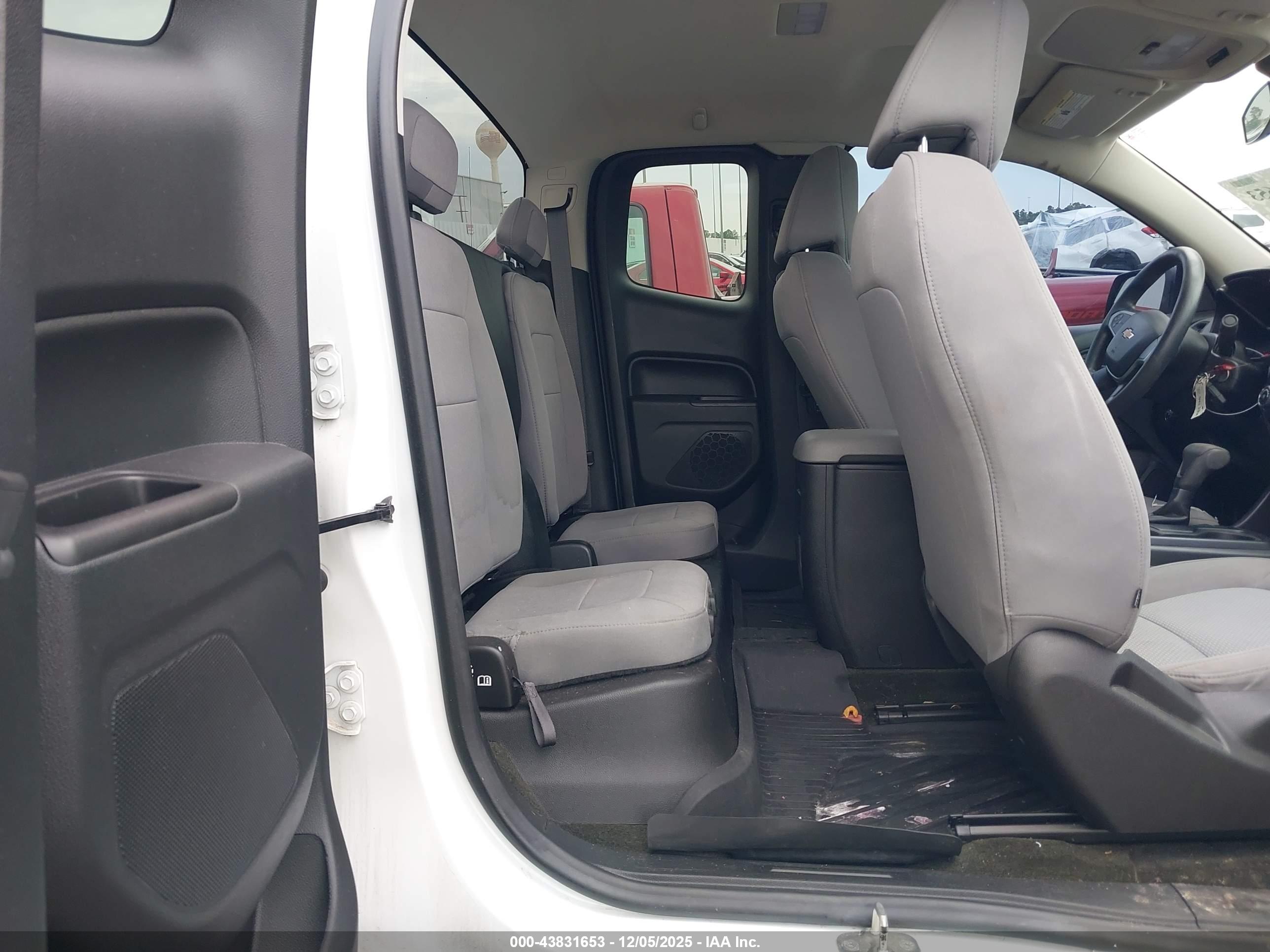 CHEVROLET COLORADO image 8