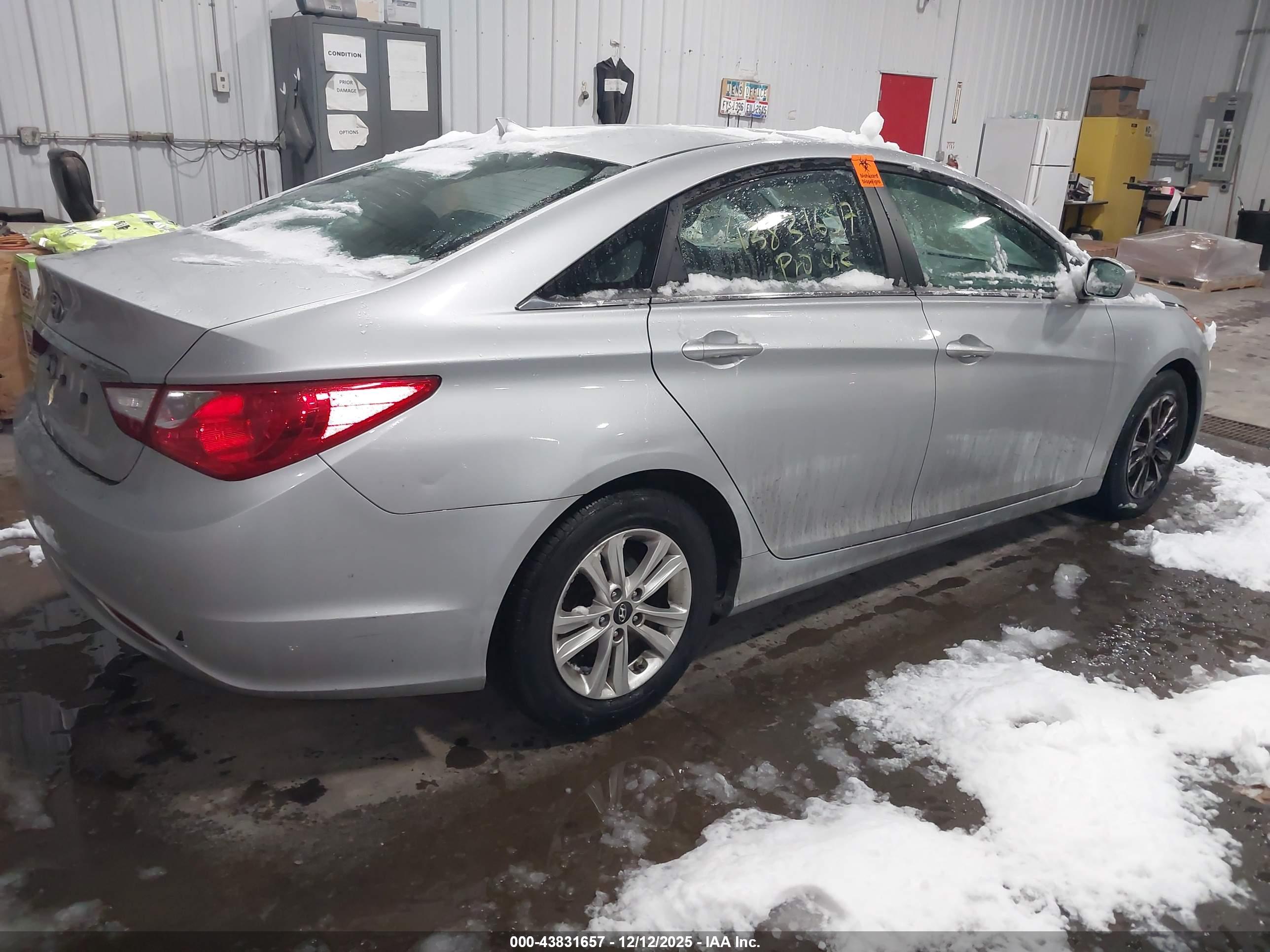 HYUNDAI SONATA image 4