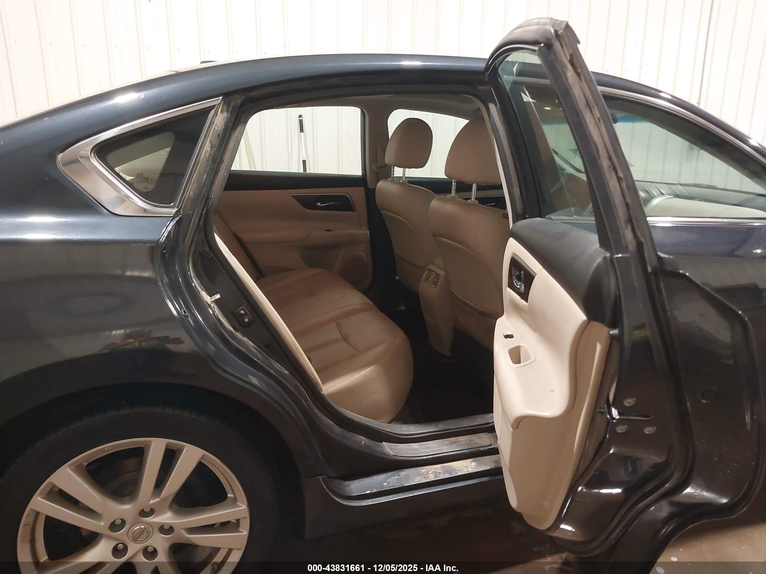 NISSAN ALTIMA image 8